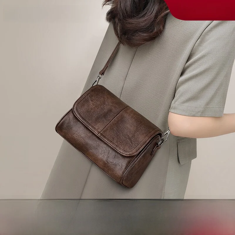 Calwankeodh Versatile oulder Crossbody Bag for Women Retro Commuter Pillow Bag Faionable Soft Synthetic Leather Handbag