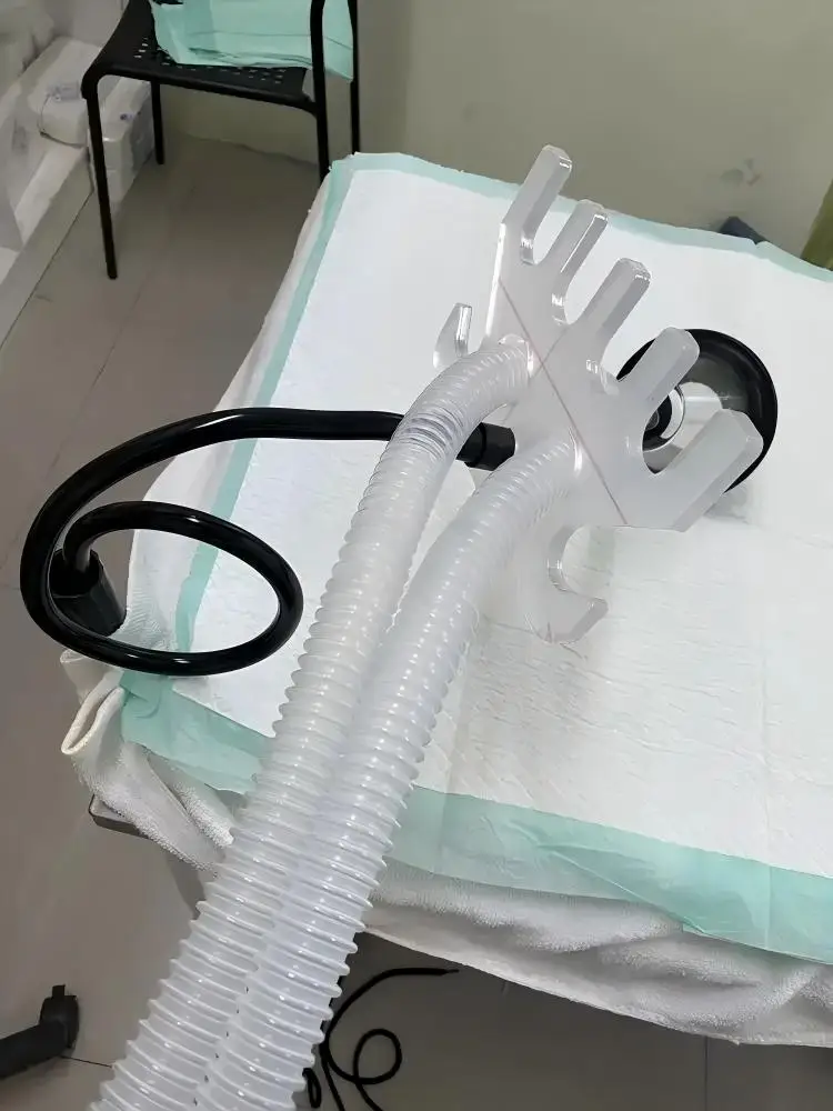 Universal Support for Respiratory Circuit Pipe of Anesthesia Machine