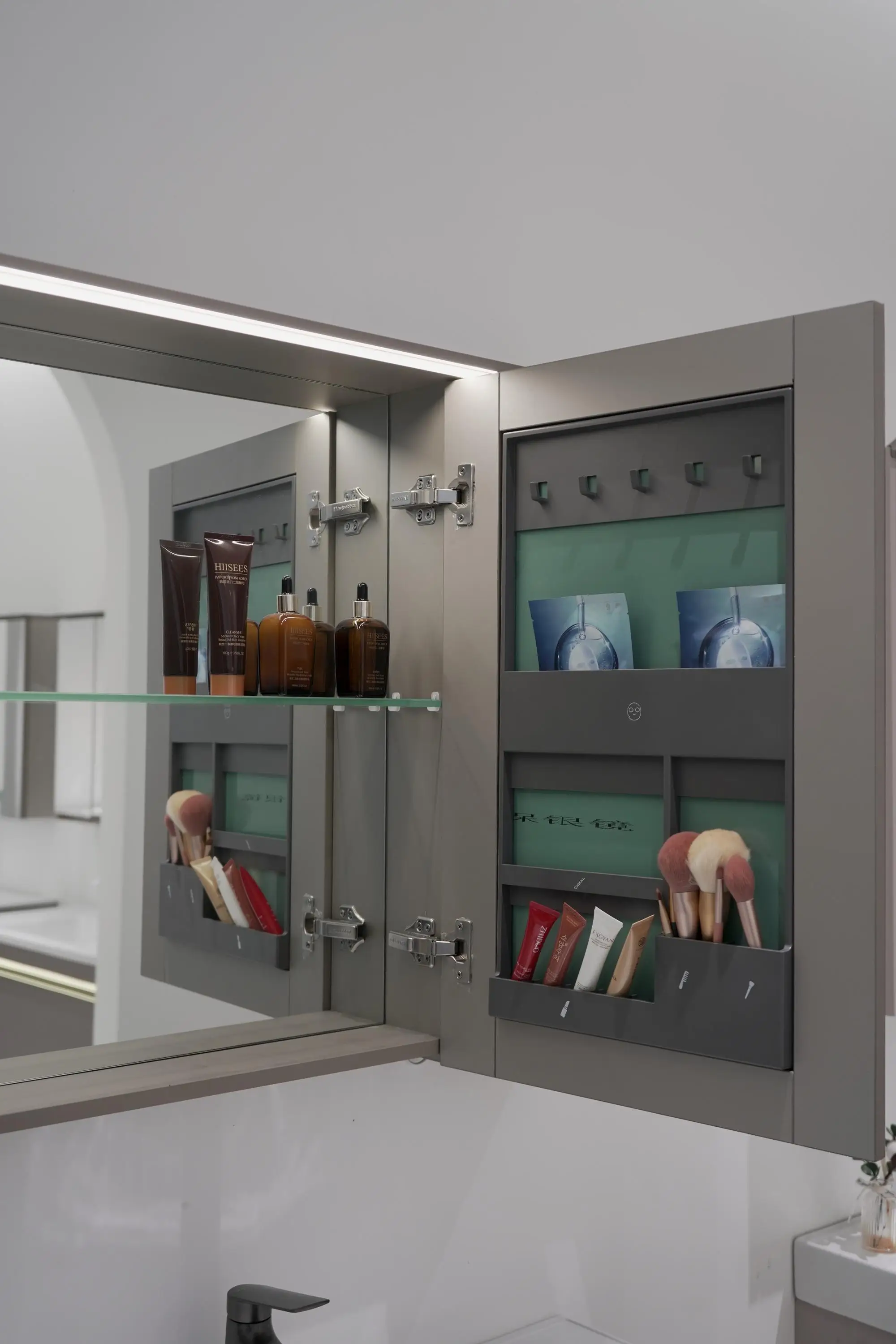 โมเดิร์น 80-120 ซม.สีเทาห้องน้ําและกระจกสมาร์ทโต๊ะเครื่องแป้งสําหรับห้องนอนและห้องรับประทานอาหารแขวนผนังออกแบบห้องน้ํา Vanity