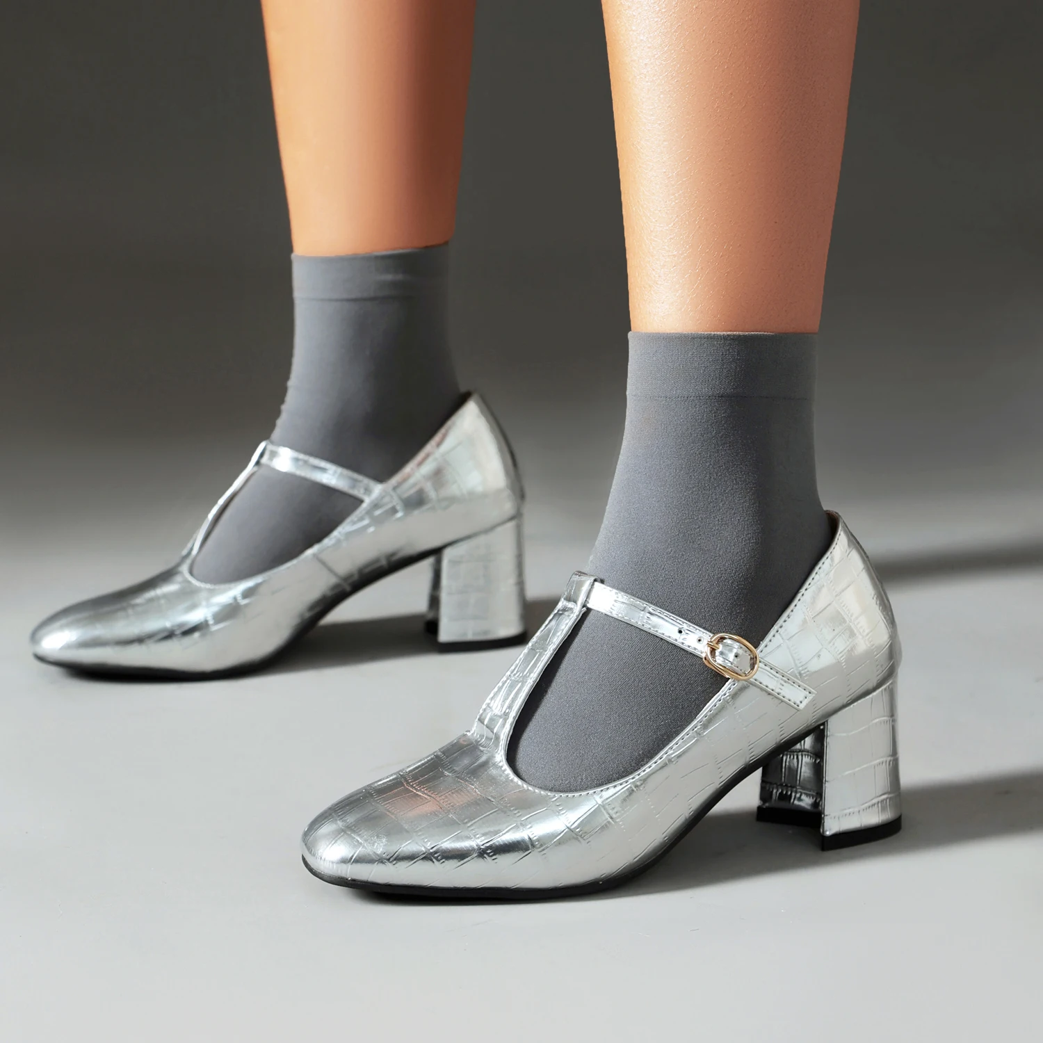 

Женские модельные туфли на высоком массивном каблуке, уличная обувь, летняя модельная обувь с пряжкой и ремешком, вечерние туфли с острым носком и Т-образным ремешком