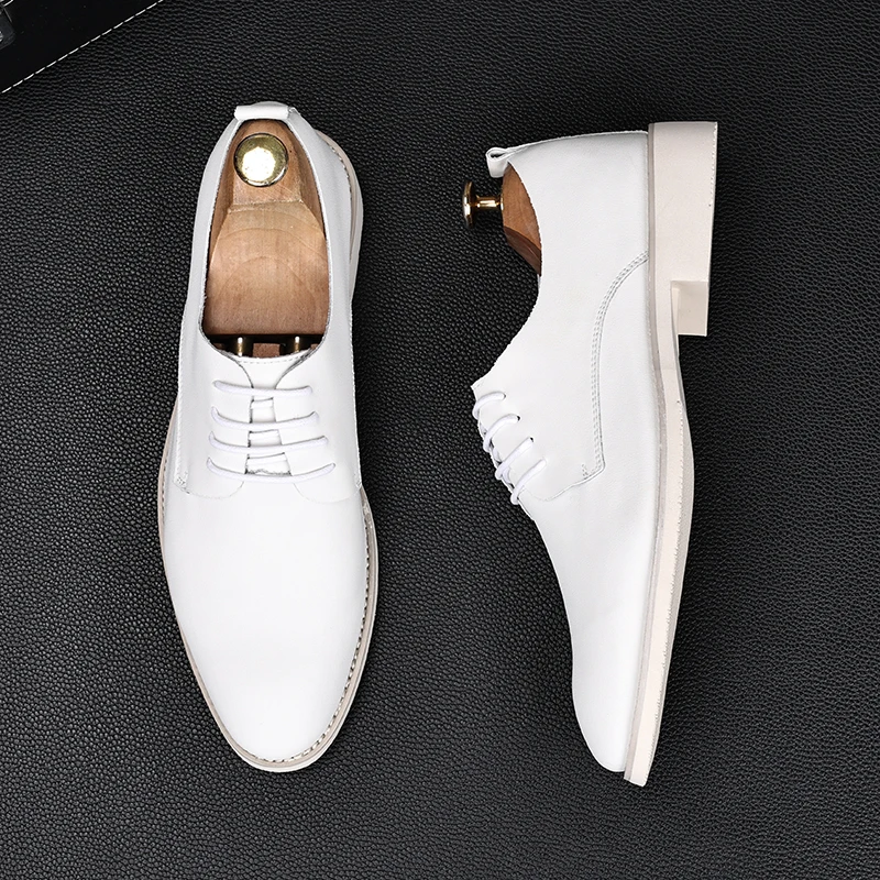 موضة جديدة للرجال الأبيض الدانتيل يصل فستان الزفاف أحذية الذكور عادية أكسفورد أوكسفورد الشقق المتسكعون العودة للوطن حفلة موسيقية Zapatillas Hombre