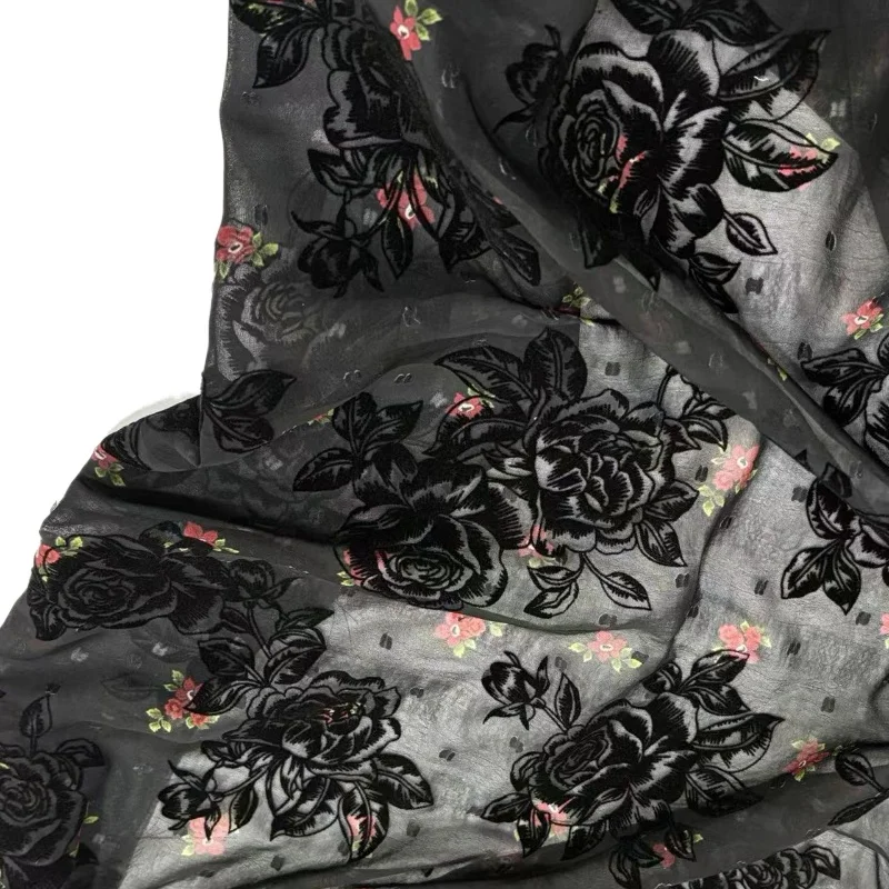 Tela brocada de jacquard con estampado de rosas negras, tela de velour con efecto quemado y tul, ideal para confeccionar vestidos, cheongsams y proyectos de costura DIY.