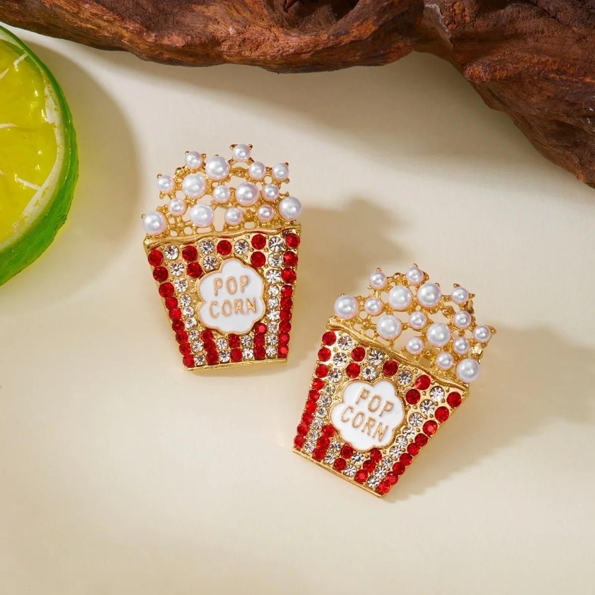 Weihnachtliche rote Strass-Ohrringe mit simulierten Perlen in Popcorn-Form für Damen, kreative Weihnachts-Popcorn-Ohrringe, Neujahrsparty-Schmuck. – Detail 27
