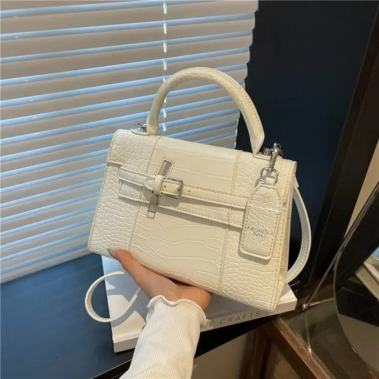 

‌2025 Fashion Women's Lock Shoulder Bag - Korean Minimalist Design, Chic & Durable, Versatile for Daily/Party Use