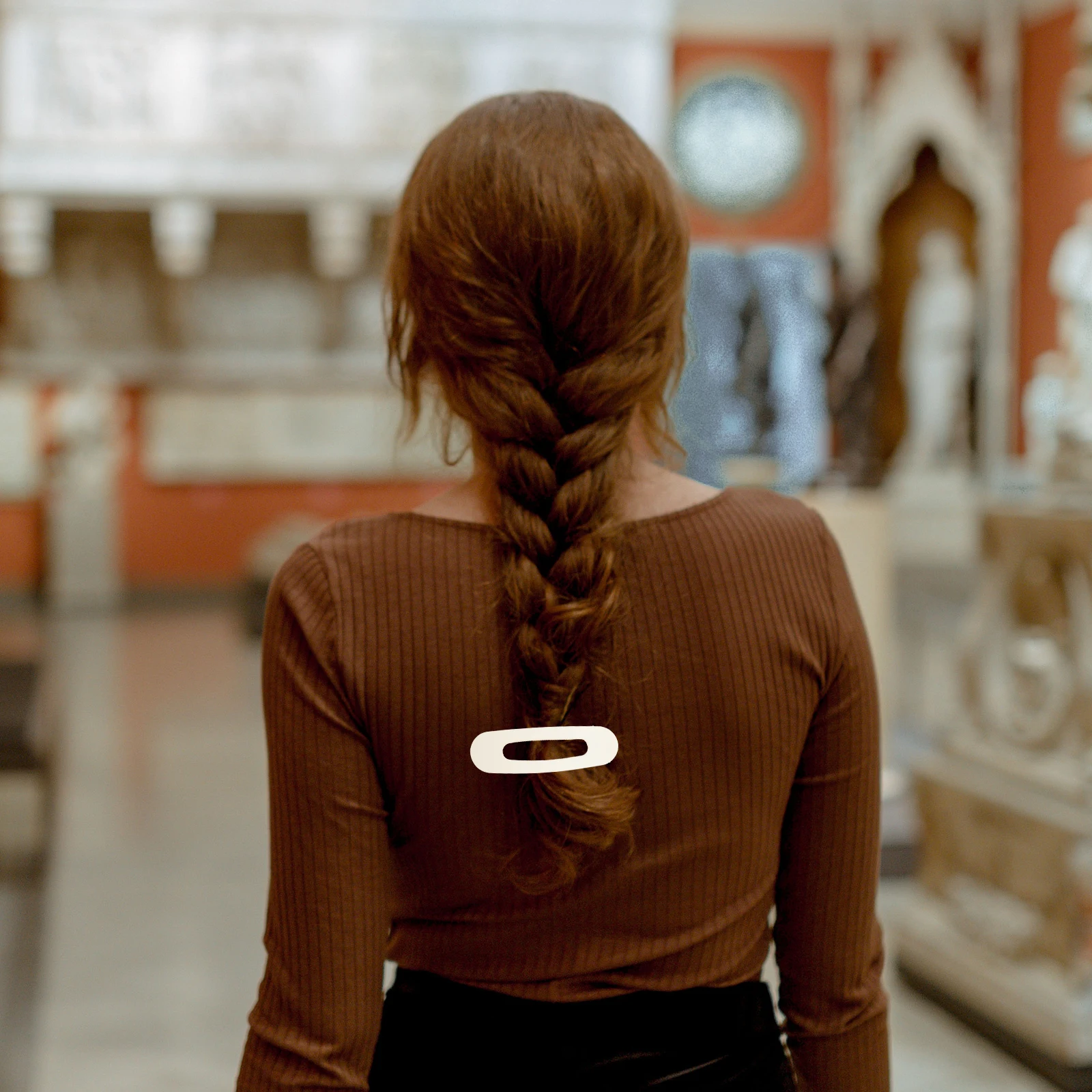 

4Pcs Flat Claw Clips for Women Trendy Duckbilled Hair Barrettes with Matte Finish Ideal for Styling Sectioning and All Hair