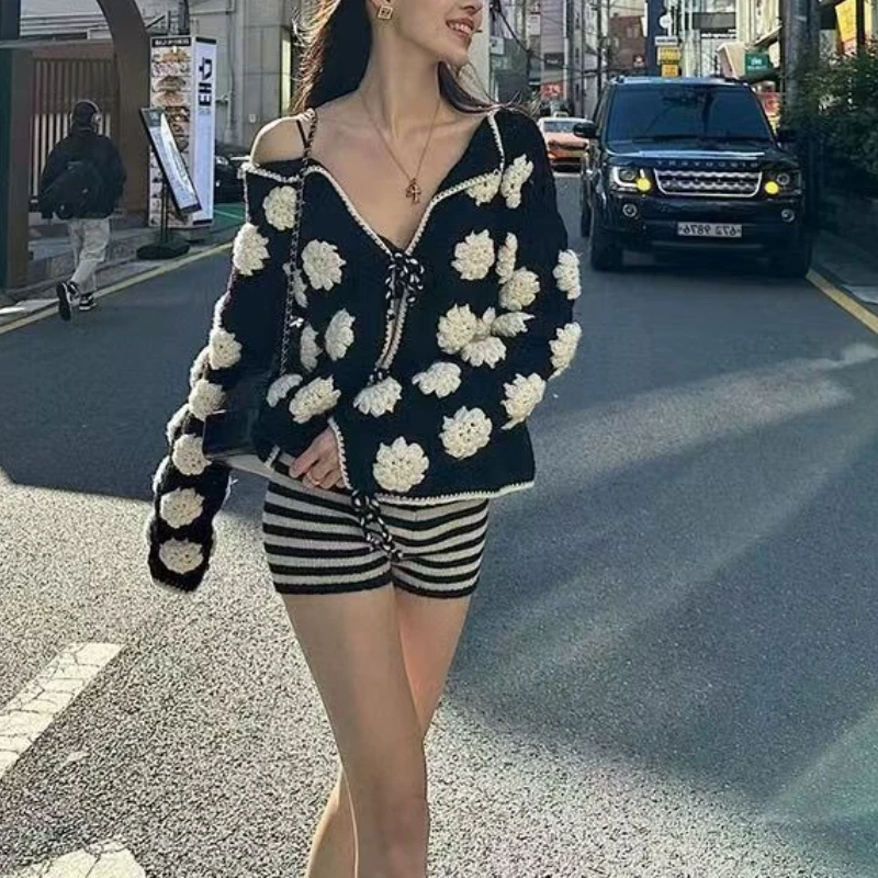 

Advanced Heavy Industry 3D Hook Flower Knitted Sweater Cardigan Top Fashion New Short Coat