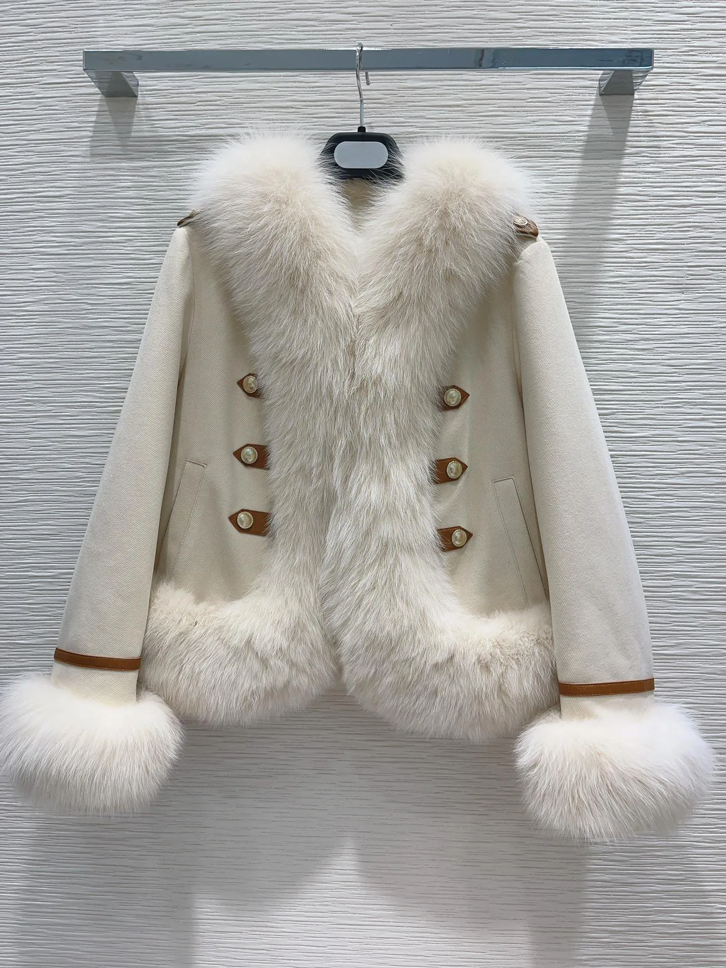 

2023 Autumn Winter Fashion New Women's Clothing 30% Cashmere 70% Wool➕Silver Fur➕90 White Goose down Coat 1010