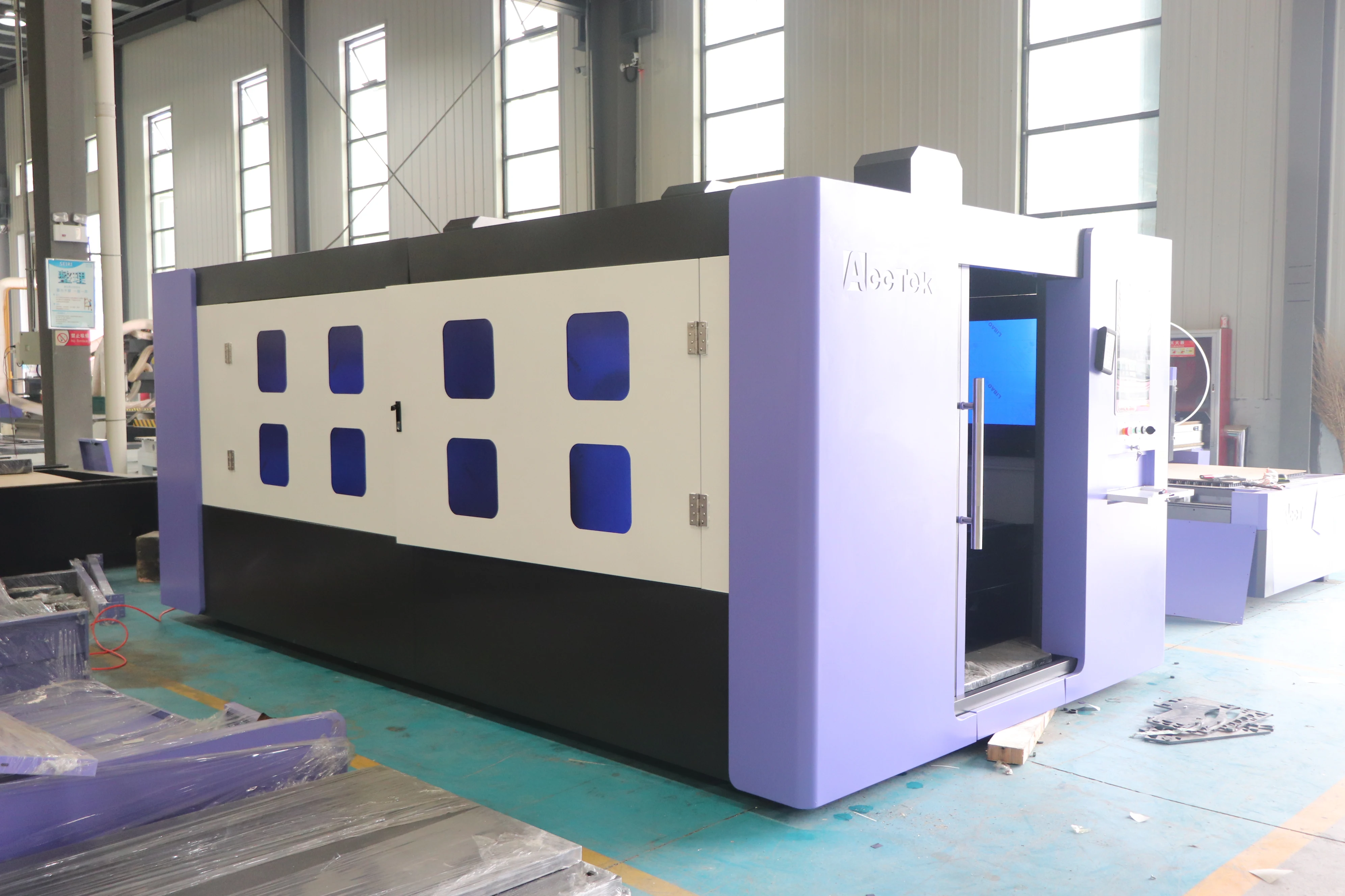 3000W CNC Metal Steel Fiber Cutter Fiber Laser 3KW Cutting Machine With Full Enclosed Cover