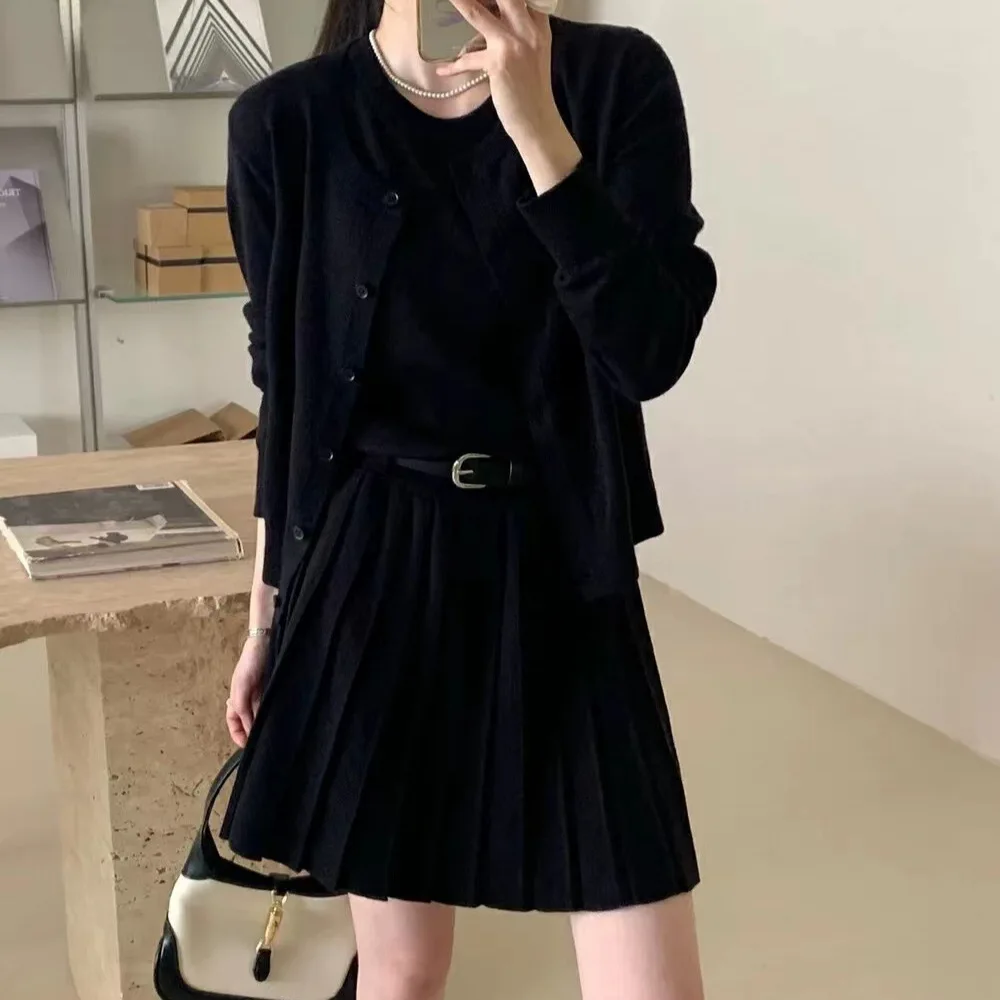 

Вязаный кардиган, жилет, плиссированное платье, комплект из двух предметов, женский осенне-зимний новый высококачественный модный темпераментный комплект свитера, платье