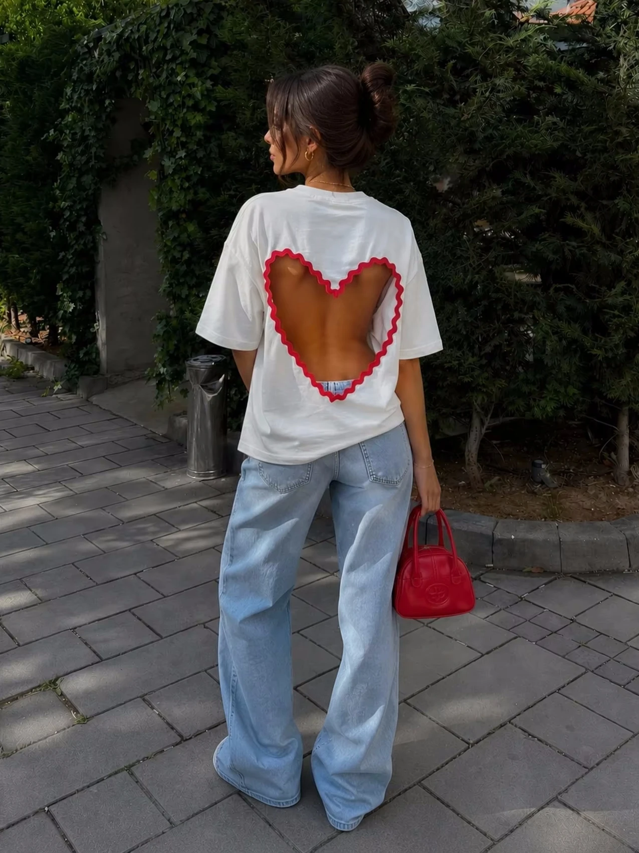 Herzförmige, ausgeschnittene, lockere Sommer-Tops für Damen, lässige O-Ausschnitt-Kurzarm-Tops, rückenfreie weiße T-Shirts, High-Street-Tops für Frauen – Detail 3