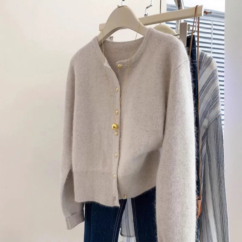 

Изящный шерстяной вязаный кардиган с круглым вырезом, женский короткий свитер, пальто, маленький золотой дизайн на пуговицах, молодежный стильный модный топ
