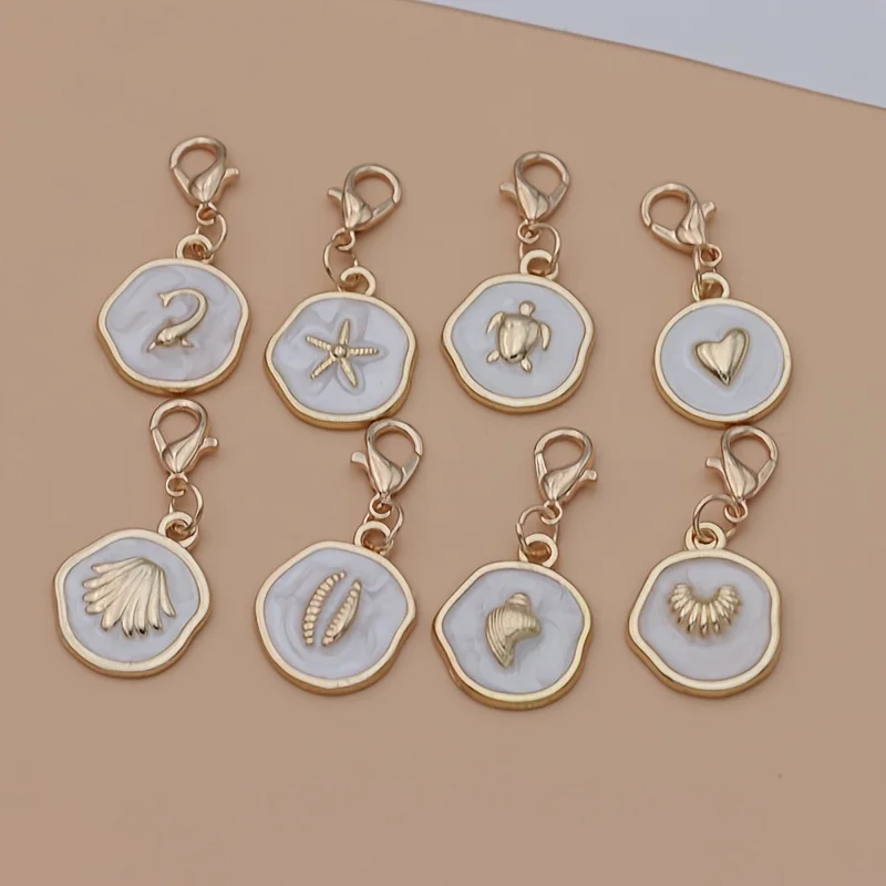 10/20 Piece Set of Animal Embossed Keychains in Zinc Alloy, Gold Color, Featuring Ocean Shells, Dolphins, Hearts, Starfish, Sea Turtles, Pendants, and Cat Charms, Used for Enhancing Decorations - Perfect for Chain and Bag Decorations, and for Making Keychain Pendants