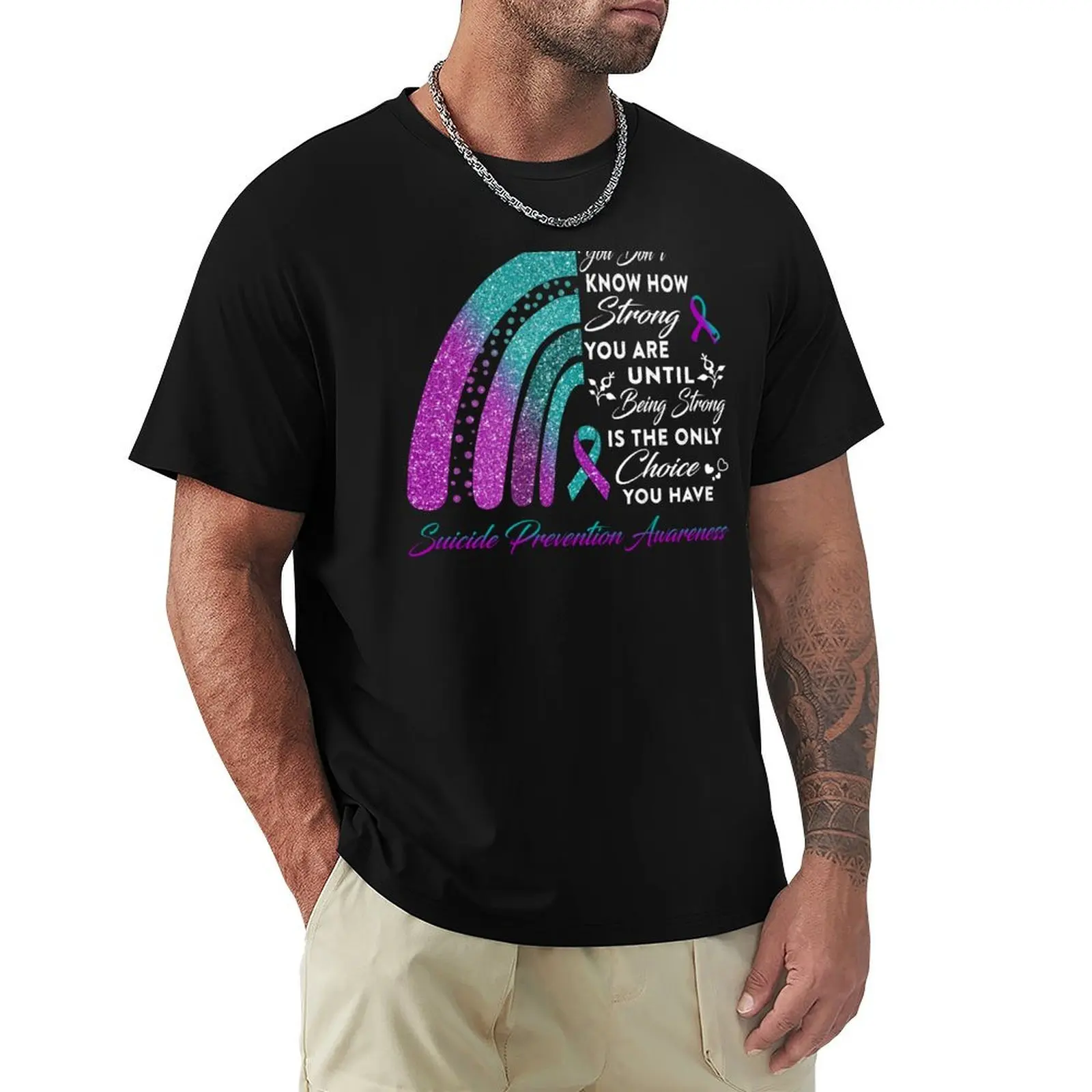 T-shirt minimaliste à col rond avec inscription « You Don't Know How Strong You Are » pour la sensibilisation à la prévention du suicide, motif arc-en-ciel