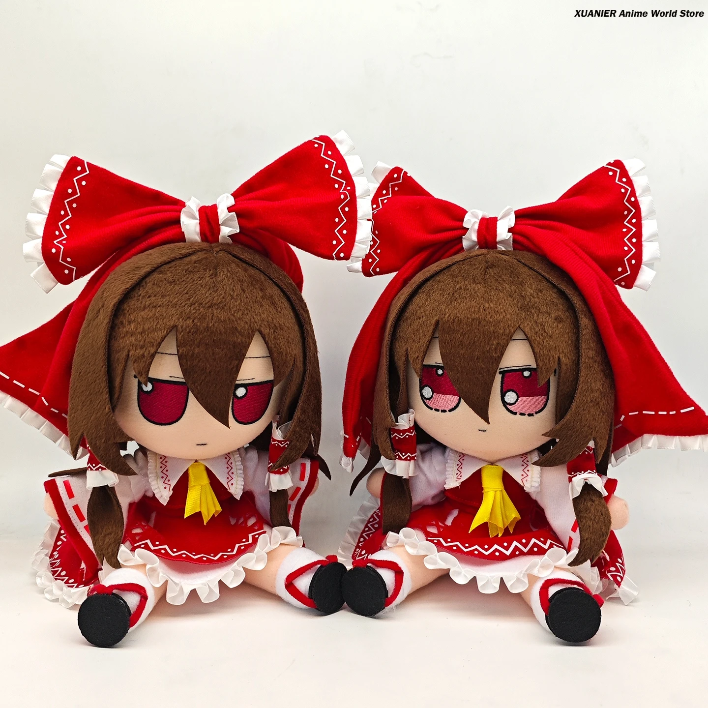 

Аниме TouHou Project Hakurei Reimu Fumo Series, милая мультяшная фигурка, сидячая модель, украшение 20 см, кавайный реквизит, подарки для косплея