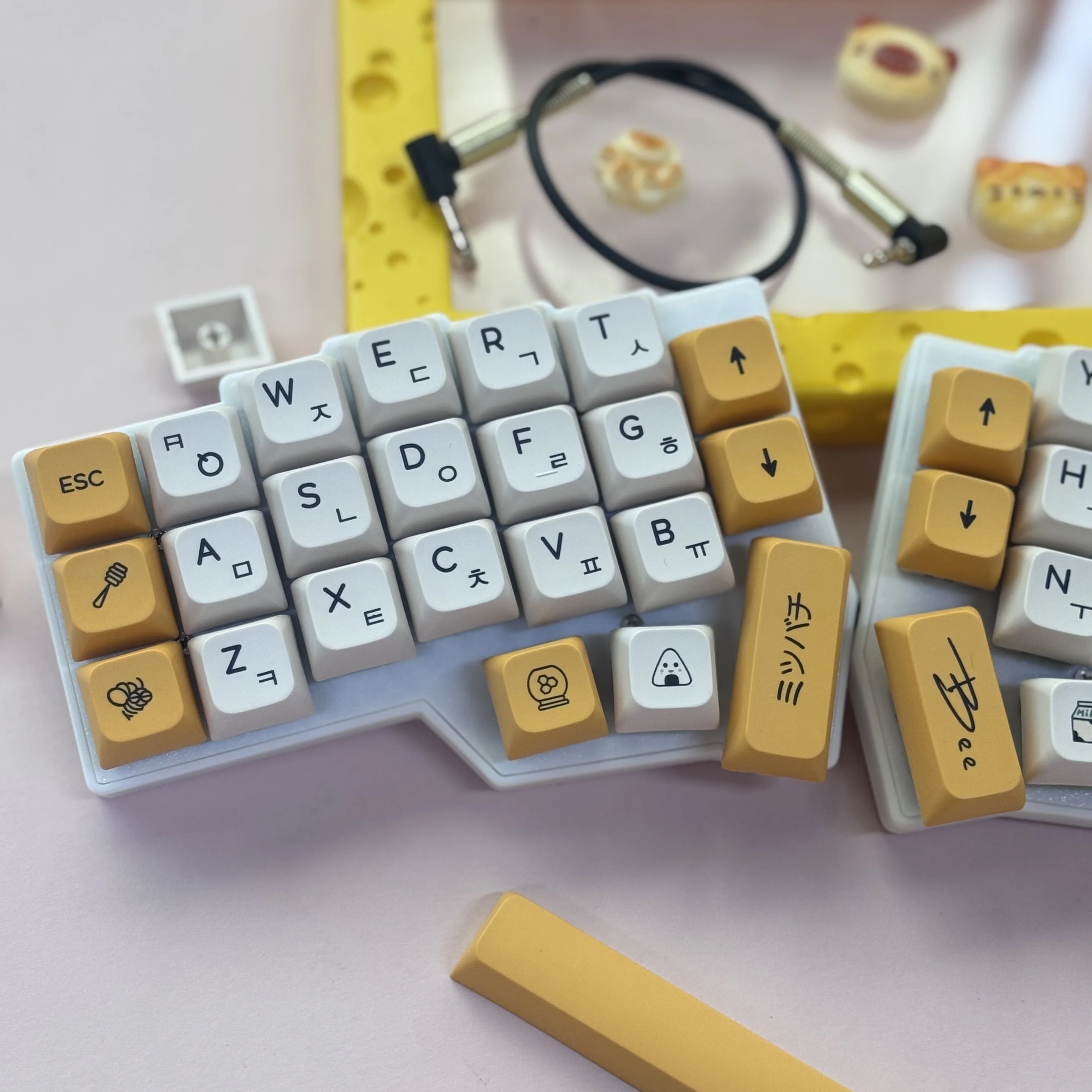 لوحة المفاتيح الكورية سبليت Corne V4.1 Hot Swap السلكية RGB QMK Vial Corne Crkbd القرن لوحة المفاتيح الروسية اسبانيا Keycap مجموعة لوحة مفاتيح الألعاب