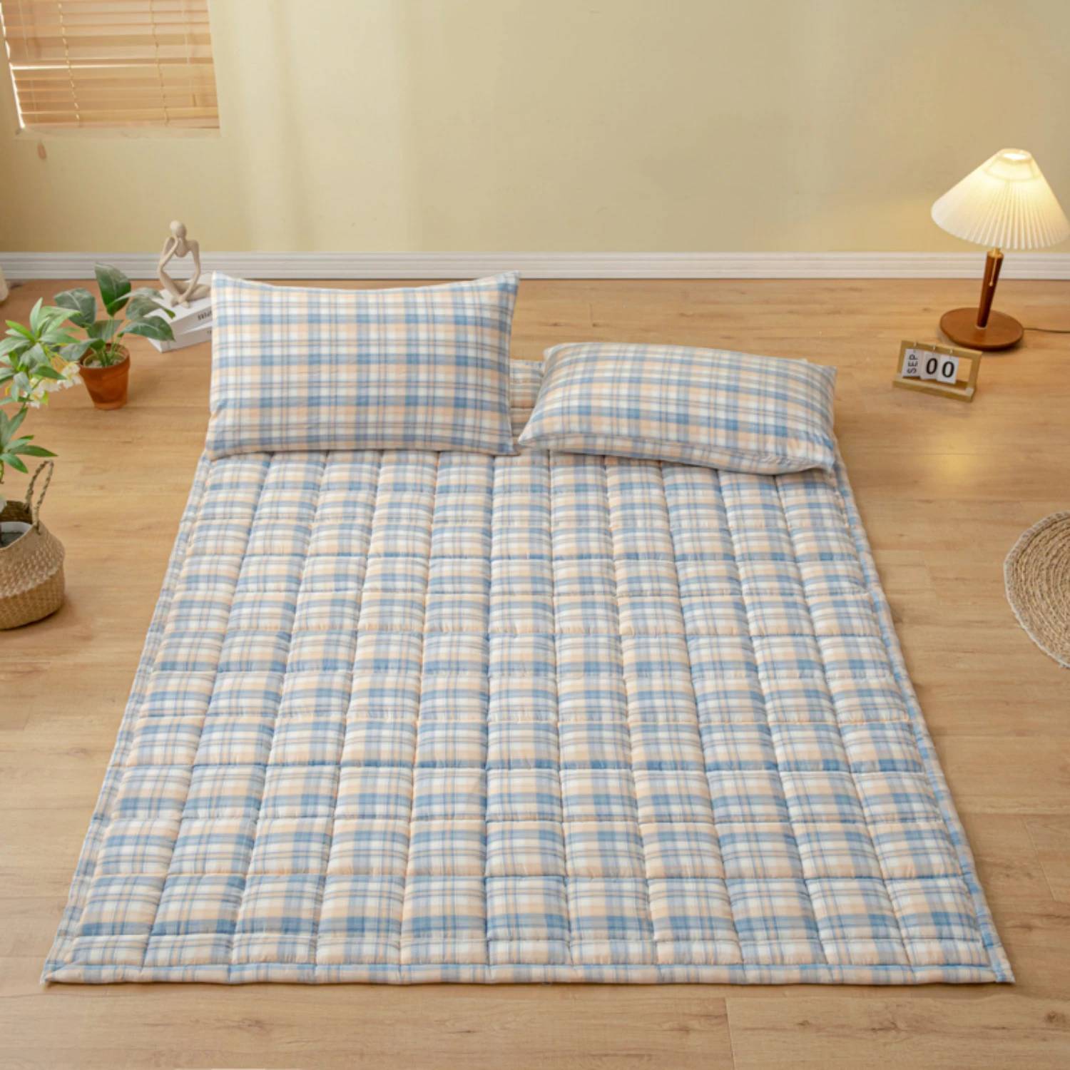 Luxurious, Stylish, Thick Ultimate Japanese Grid Quilted Textile Quality Single Bed Pad - Pure Comfort Bedspread & Mattress Cove