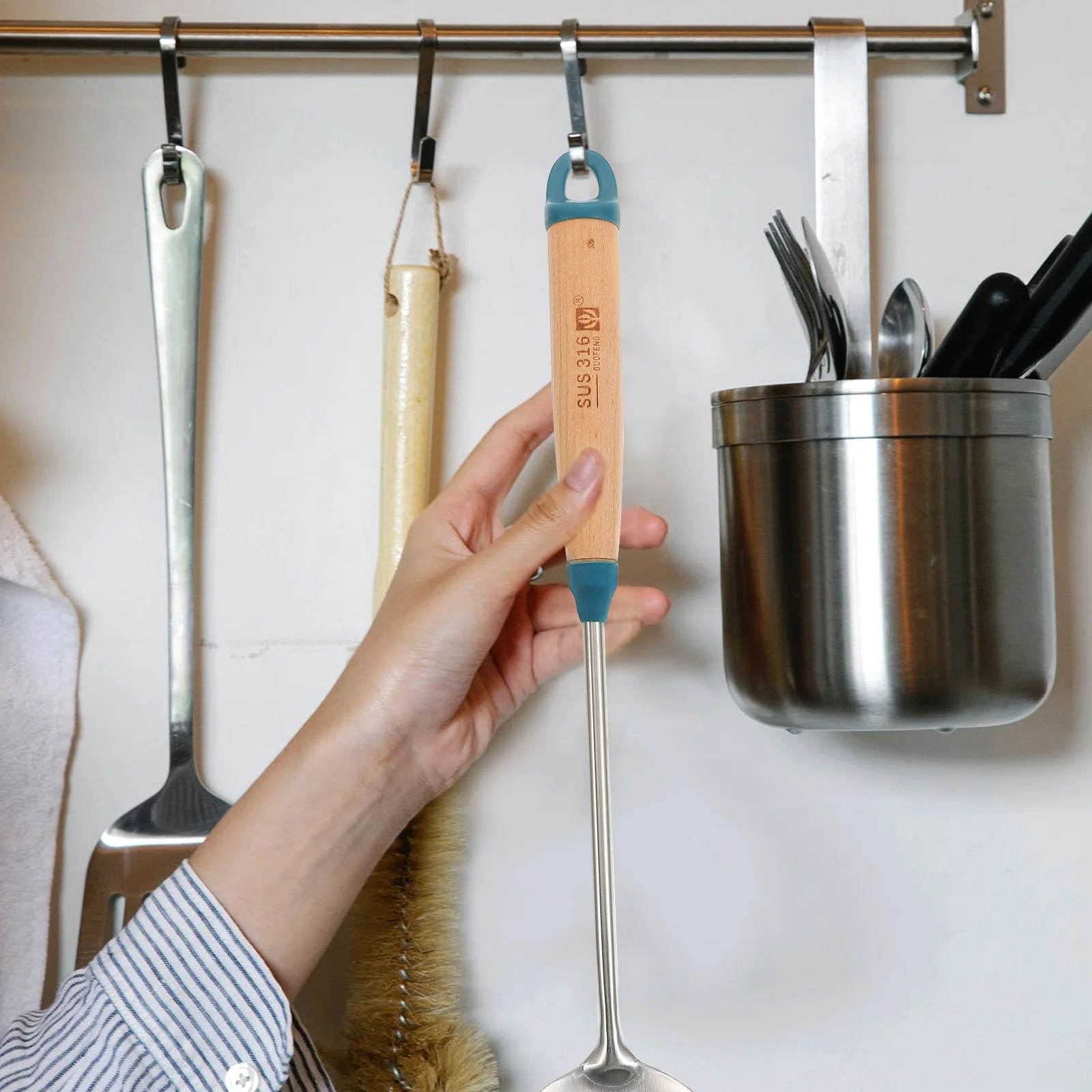 

Stainless Steel Cooking Utensils Long Handle Soup Spoon Practical Kitchen Wares Set Heat-Resistant Cooking Tools