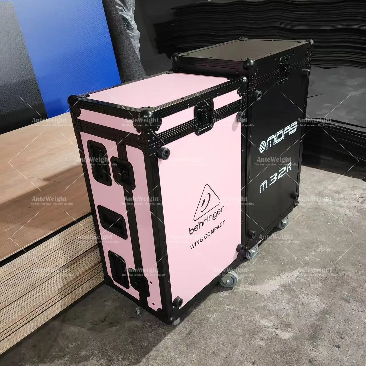 Custom-made three-compartment flight case for the Behringer Wing Compact