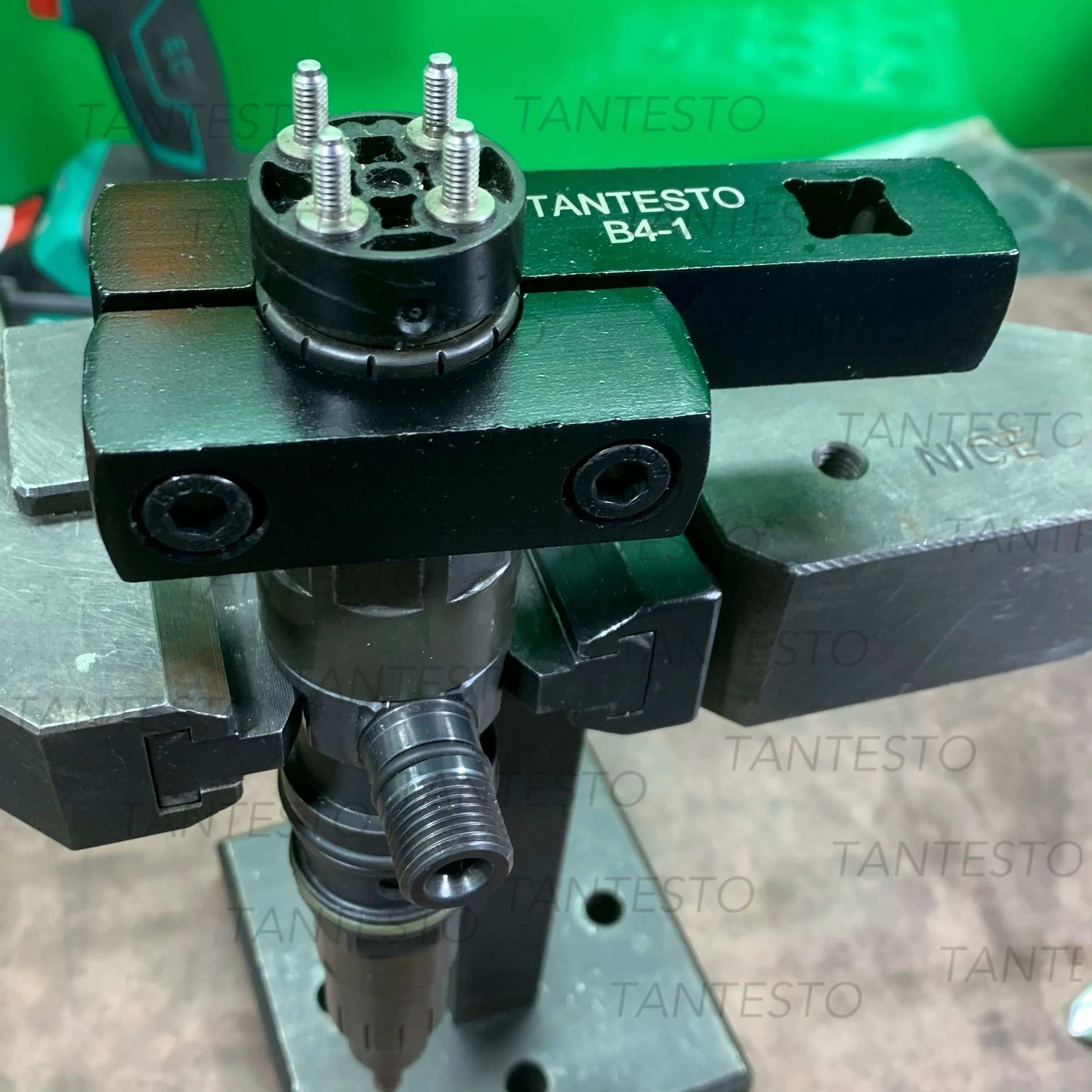 

Инструменты для снятия и ремонта соленоидного клапана инжектора CRIN4 для BOSCH 0445-120-303