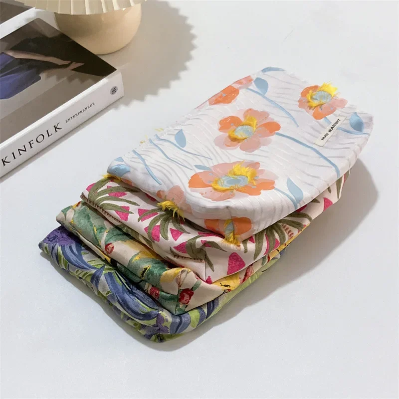 Floral Cosmetic Bag Women Makeup Bag Flower Print Makeup Pouch Large Capacity Skincare Storage Bag Travel Cosmetic Organizer