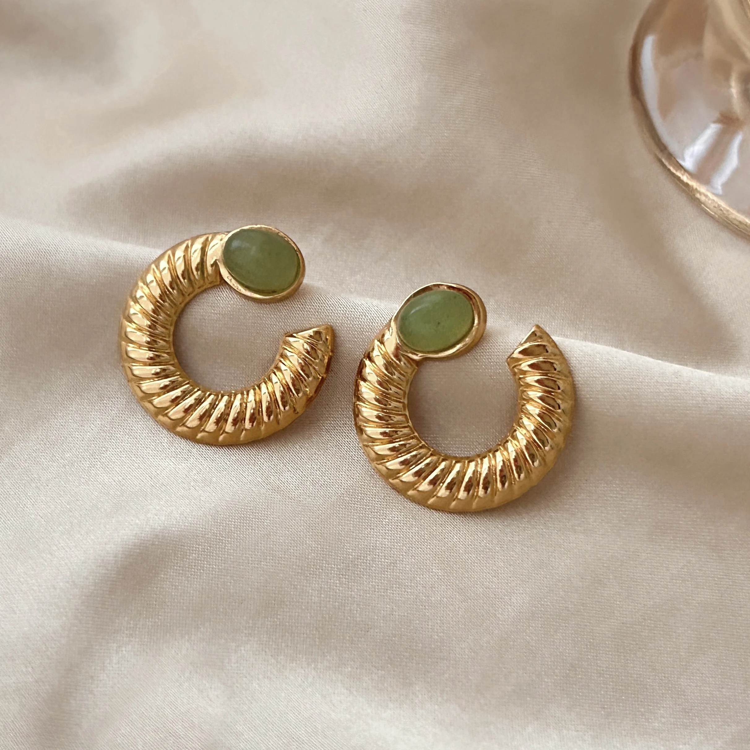 Chunky C Hoop Earrings 1 Pair Stainless Steel Gold Ribbed Green Cabochon Retro Korean Old Money Hypoallergenic