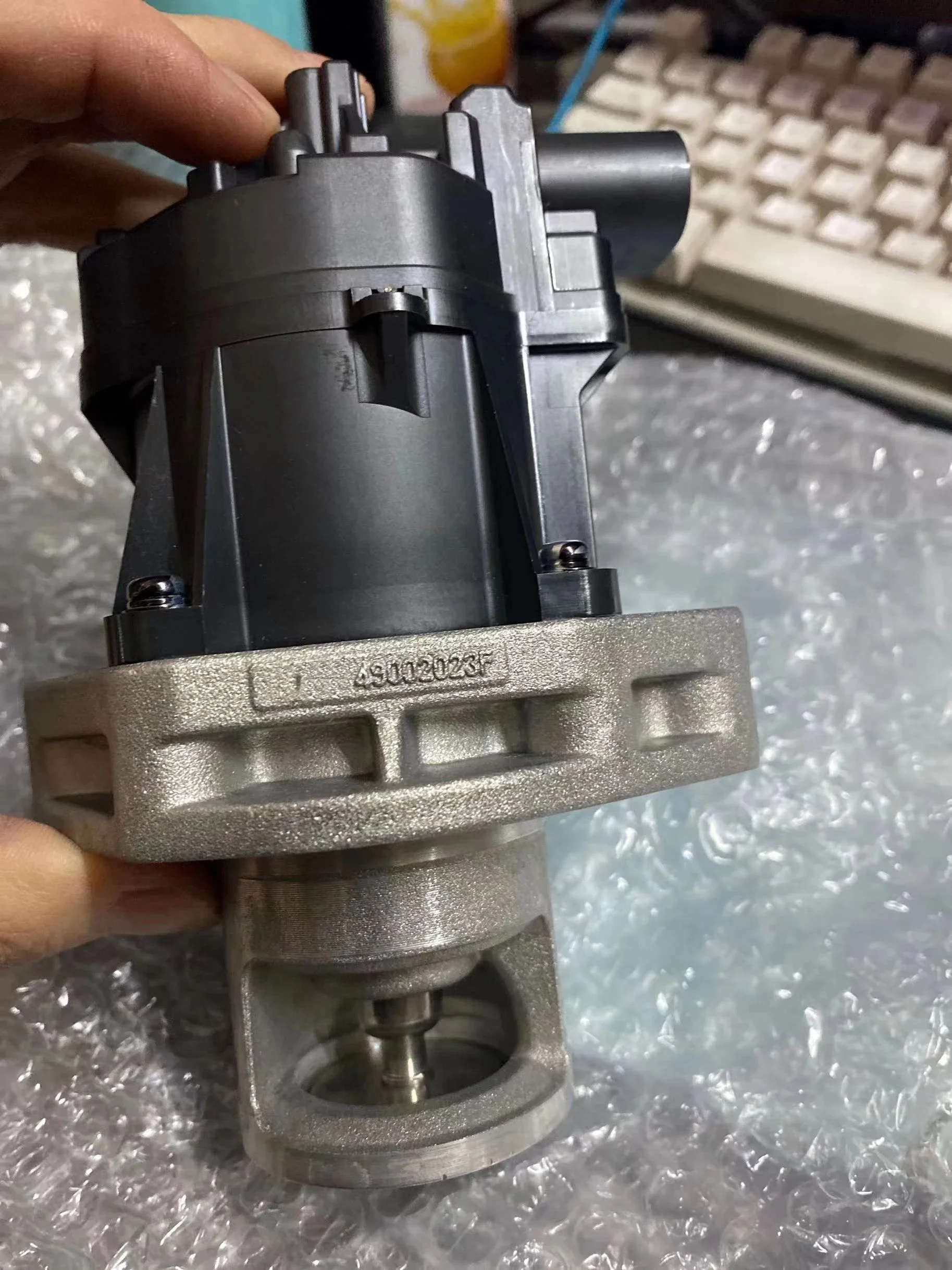 صمام EGR الأصلي الجديد لسيارة جيب جراند شيركينو WK 2012 68150053AA 68211310AA