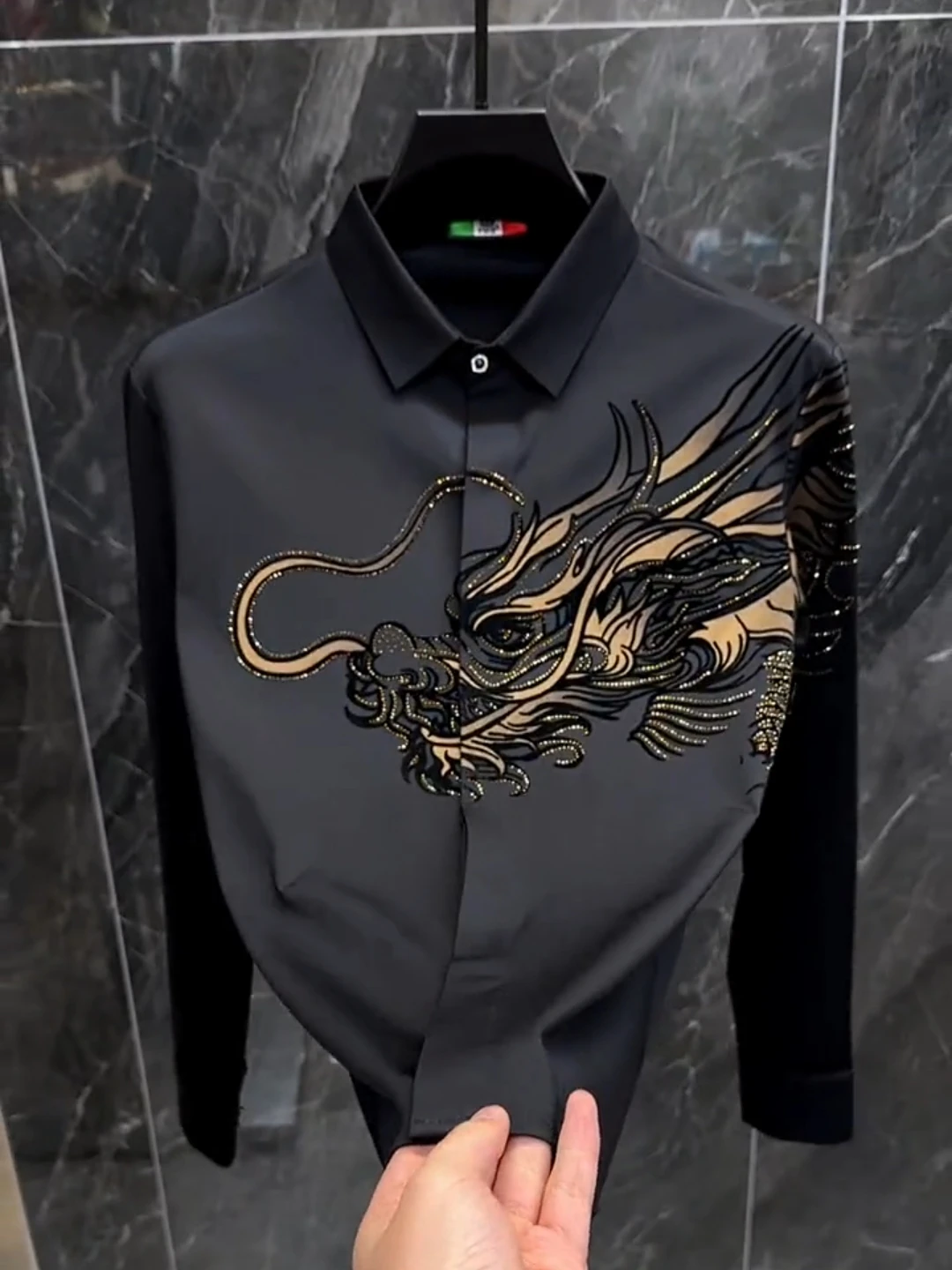 

Модная повседневная мужская рубашка с дизайном дракона из стразов Hotfix, премиальное качество, легкий вес, осенний сезон, длинный рукав.