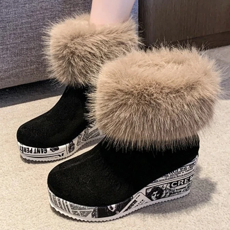 أحذية الموضة النسائية الفاخرة القطيفة في الخريف والشتاء الجديدة عالية الجودة أحذية بوت قصيرة كعب سميك وحيد أفخم الأحذية النسائية #1