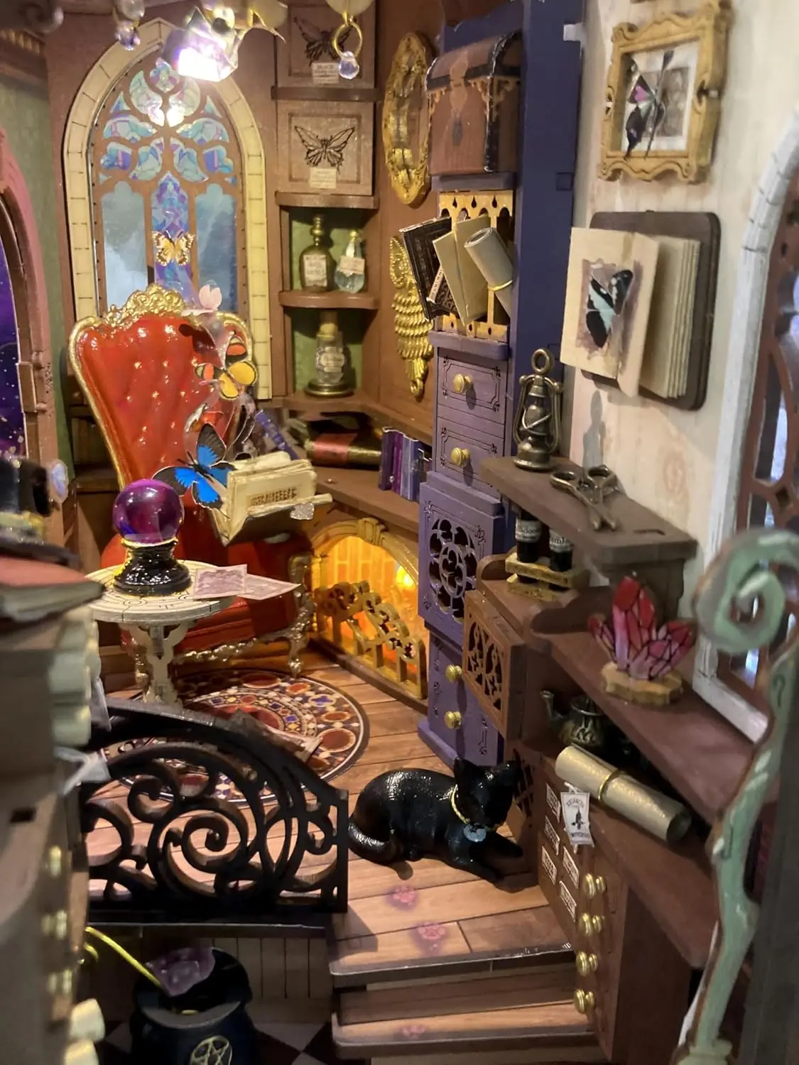 Robotime Rolife ブックヌックキット マジックファンタジーコーナー DIYブックヌック ライト付き ミニチュアハウスキット 3D木製パズル 本棚ギフト