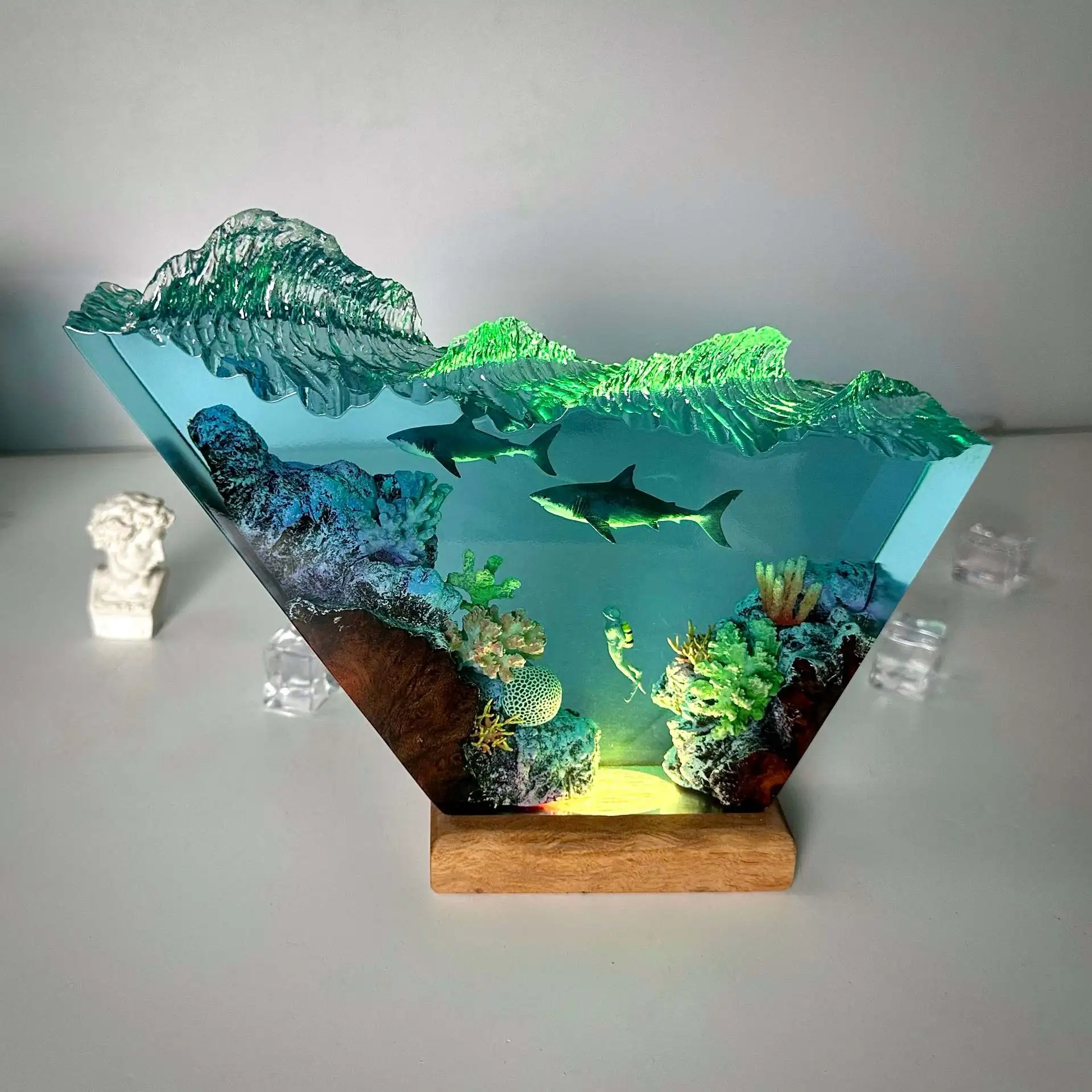 

Ocean Landscape Resin Lamp Creative Art Desktop Ornament Night Light Shark Divers Theme Decoration Model Table Lamp USB Charing
