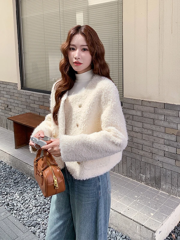 

Бежевая шуба из овечьего меха для женщин, повседневная, приталенная, осень-зима 2025, новая модная, красивая, из овечьего вельвета