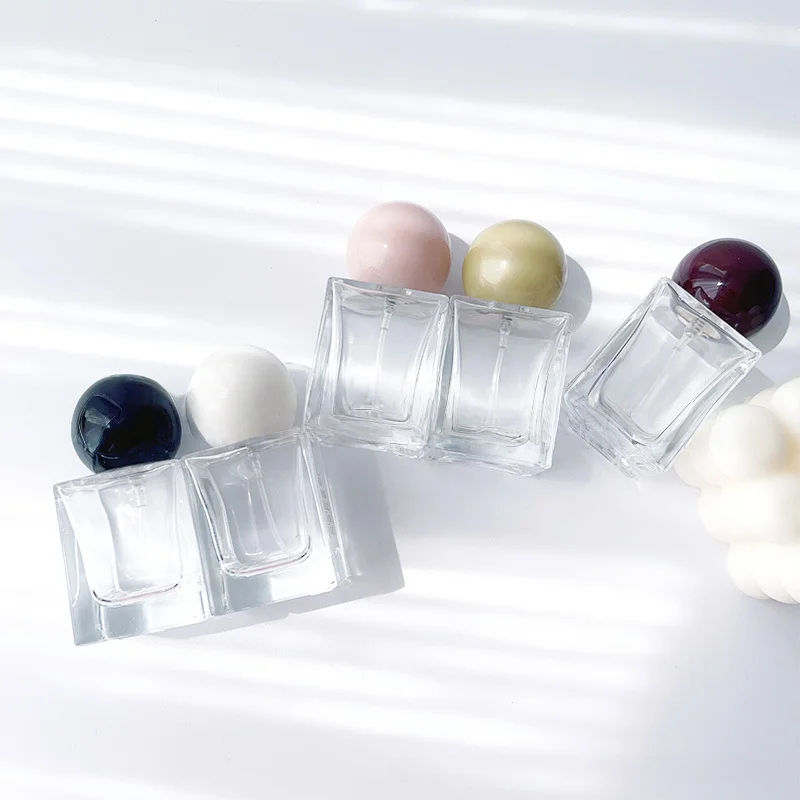 30 مللي زجاجة رذاذ عطر زجاجية سميكة شفافة مع غطاء خشبي رذاذ عطر فارغ زجاجات عطر مربعة قابلة لإعادة الملء صغيرة