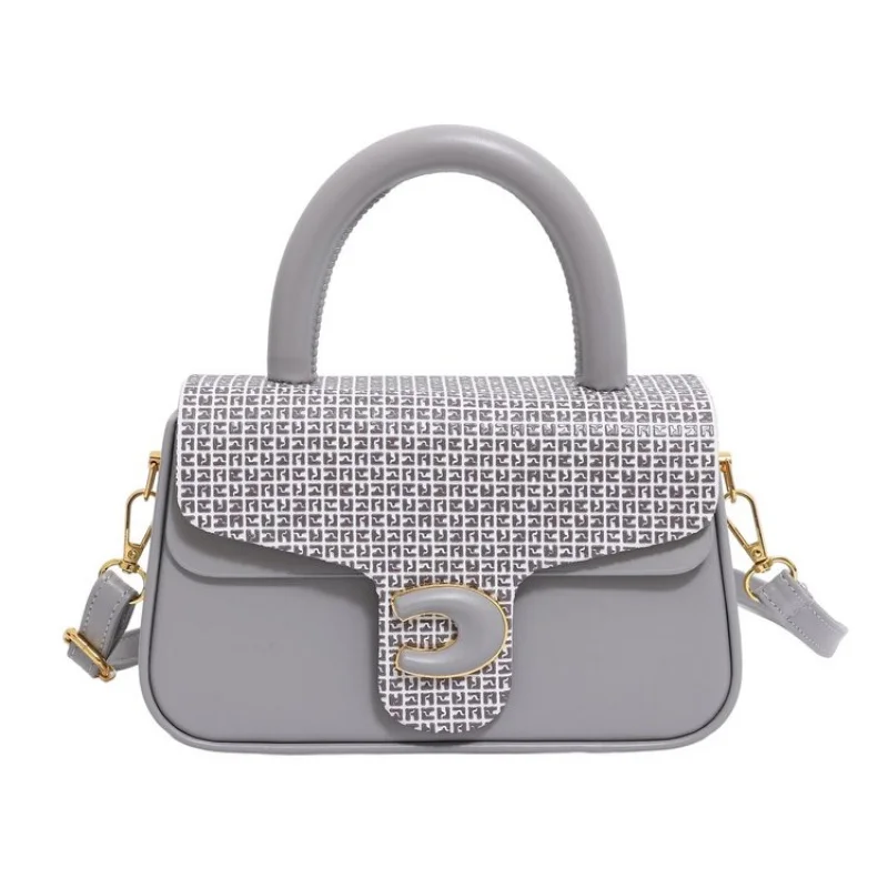 

Шикарная полукруглая сумка для женщин. Дизайнерская кожаная сумка в форме полумесяца, которая сидит акуратно под рукой.