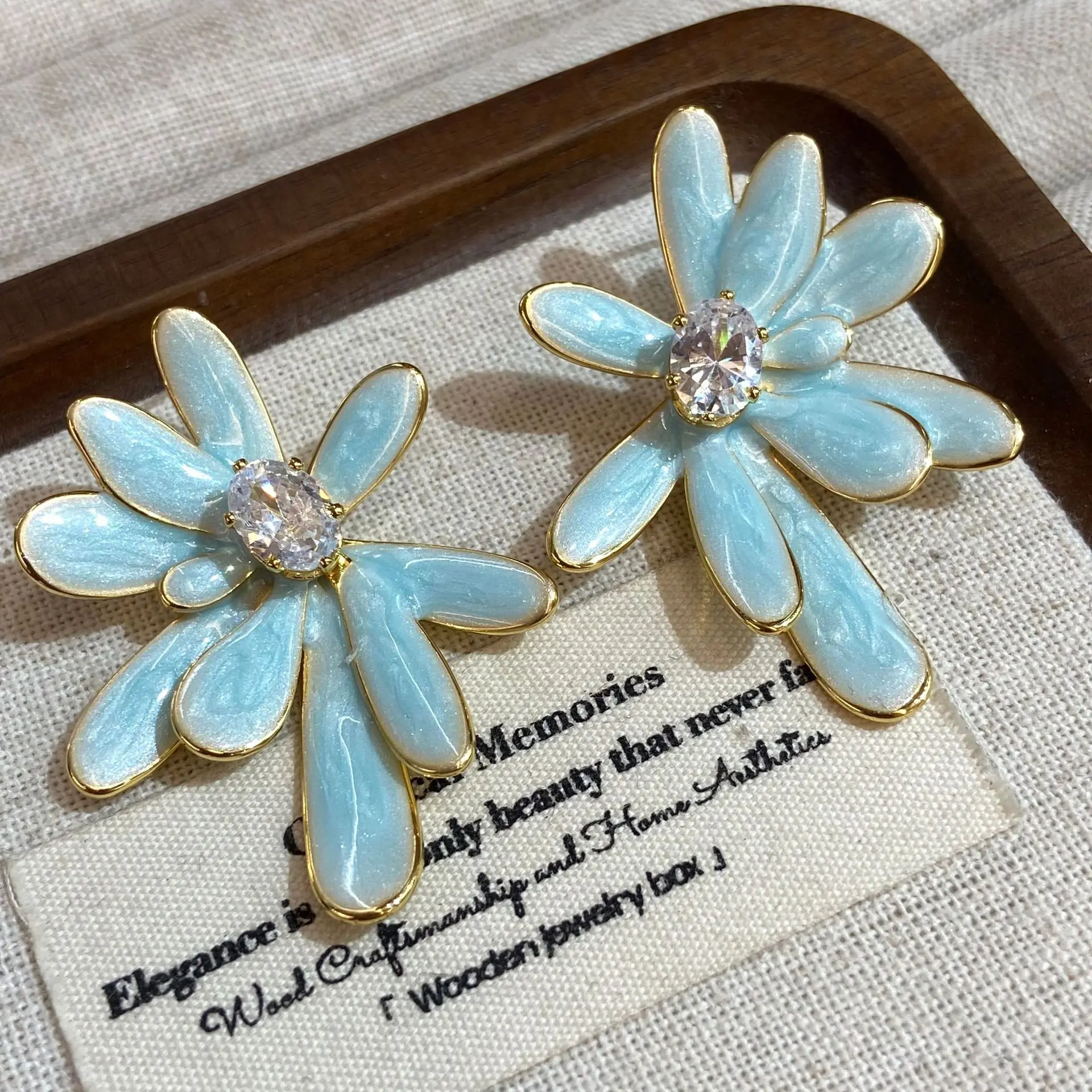 Blue Flower Drip Oil Earrings for Women Stylish Trendy Hoop Studs Fashion Jewelry Accessory Delicate Ladies Jewelry Banquet Gift