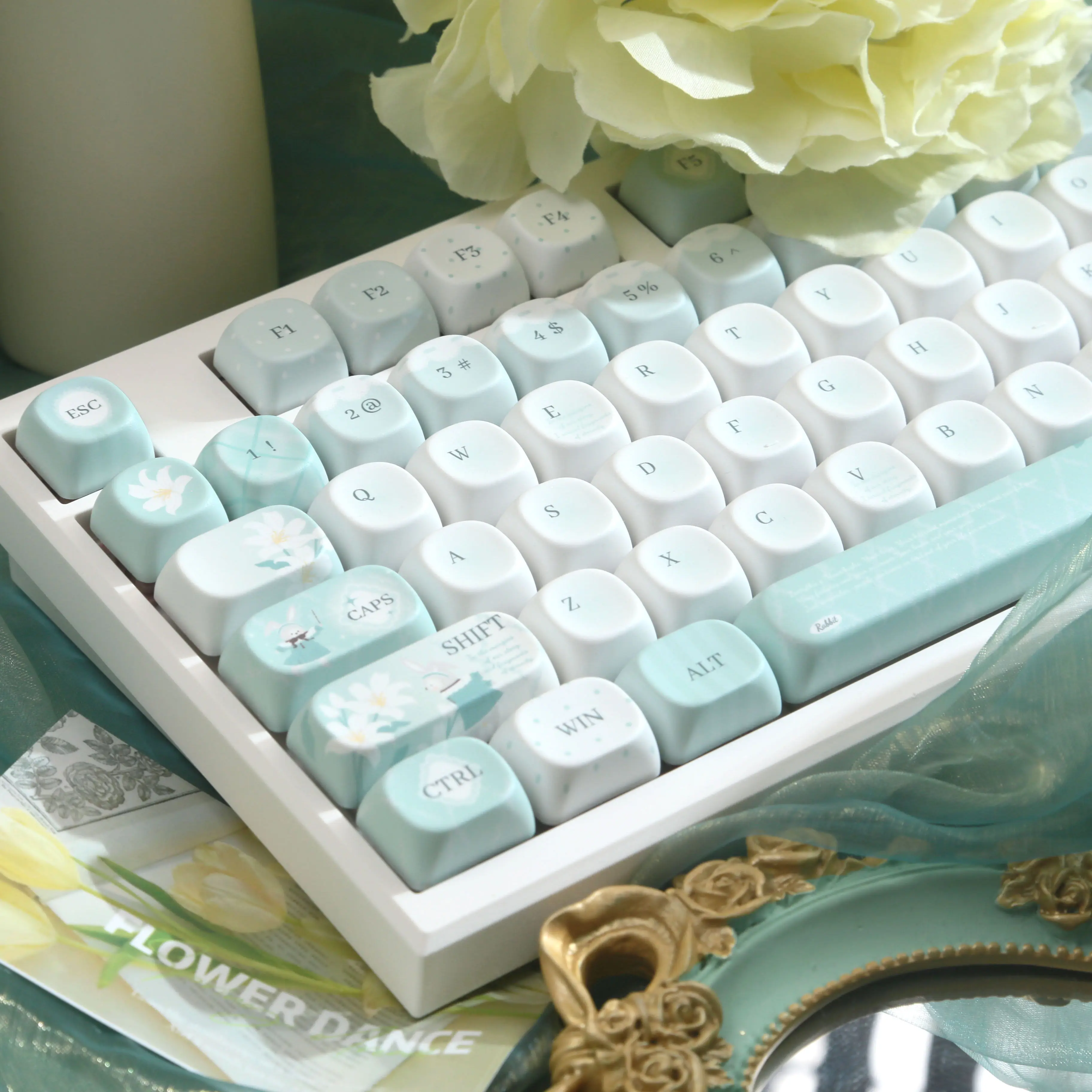 Mint Green White Floral MOA Profile Keycaps Set PBT Dye-Sub Cute Rabbit Keycaps For Mechanical Keyboard 68/87/98/104/108 Alice