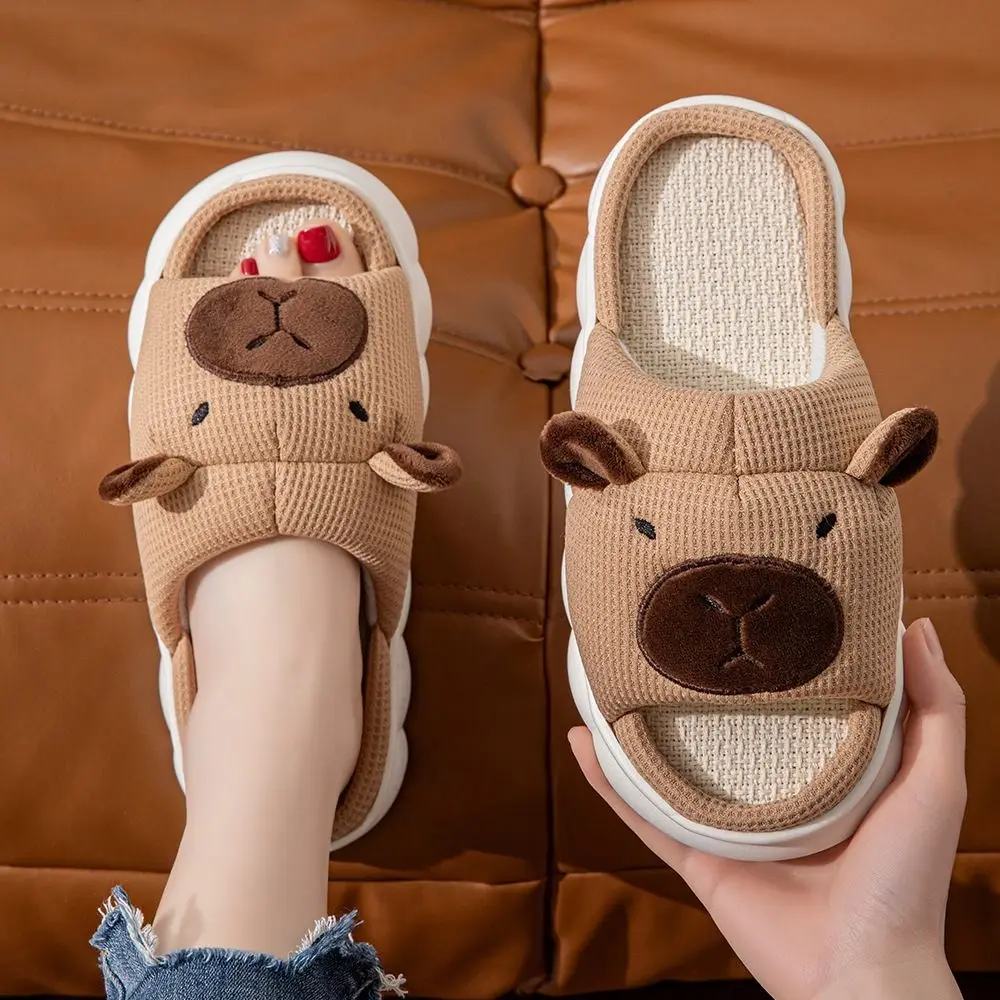 

Мягкие теплые тапочки с капибарой, домашняя одежда с героями мультфильмов, льняные тапочки с капибарой, нескользящие зимние шлепанцы с капибарой на толстой подошве, домашние шлепанцы