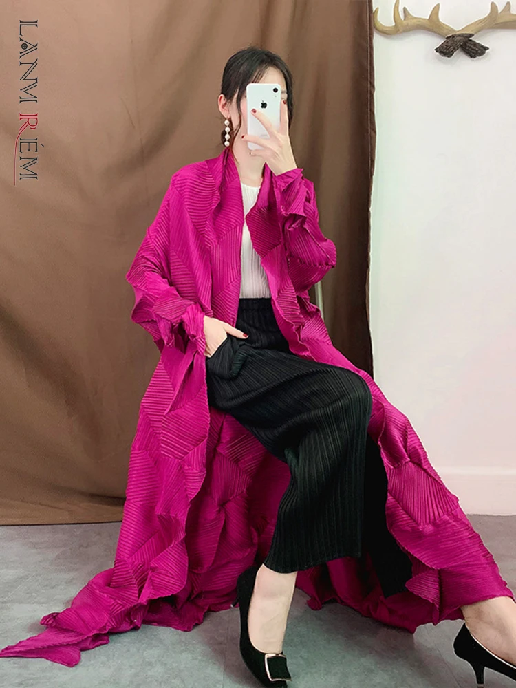 

LANMREM 2024 Spring Pleated Trench Coat For Women Long Length Solid Color Fold Windbreaker Female Fashion Clothing 2R1558