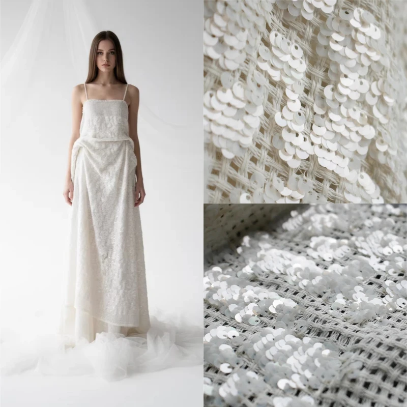 

Свадебное платье ручной работы с белой вышивкой пайетками, ажурной тканью, дизайнерским декором в китайском стиле, тюлевой сеткой и аппликацией.