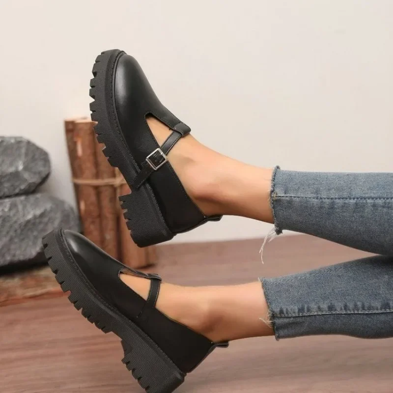 أحذية السيدات 2025 ماركة مشبك حزام المرأة عالية الكعب موضة جولة تو مكتب الوظيفي جديد مريح حجم كبير مضخات النساء