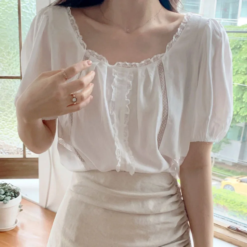 甘い若々しい半袖シャツ女性のファッショナブルな多用途スプライスマイクロ透明レースフロントバック着用夏のトップ