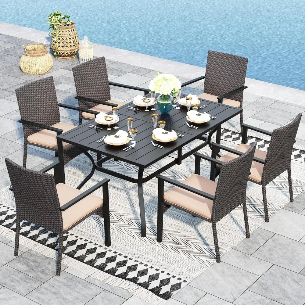 

7-местный металлический обеденный комплект для улицы с плетеными стульями и отверстием для регулируемого зонта