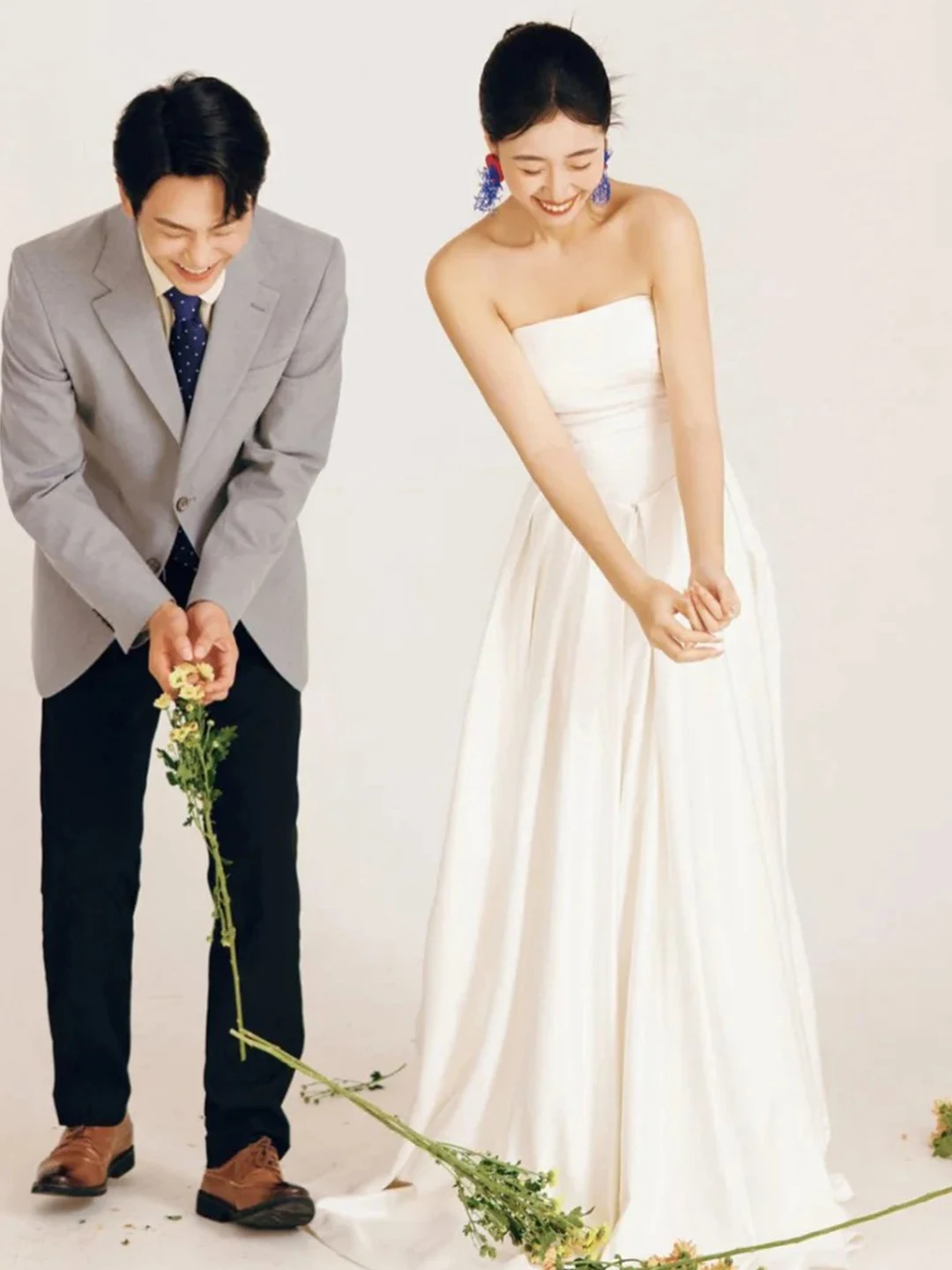 

Simplified Bridal Gown with Strapl Neline in Soft Satin Long A-Line Skirt for Wedding Guests White Outfit Ele Aosp...