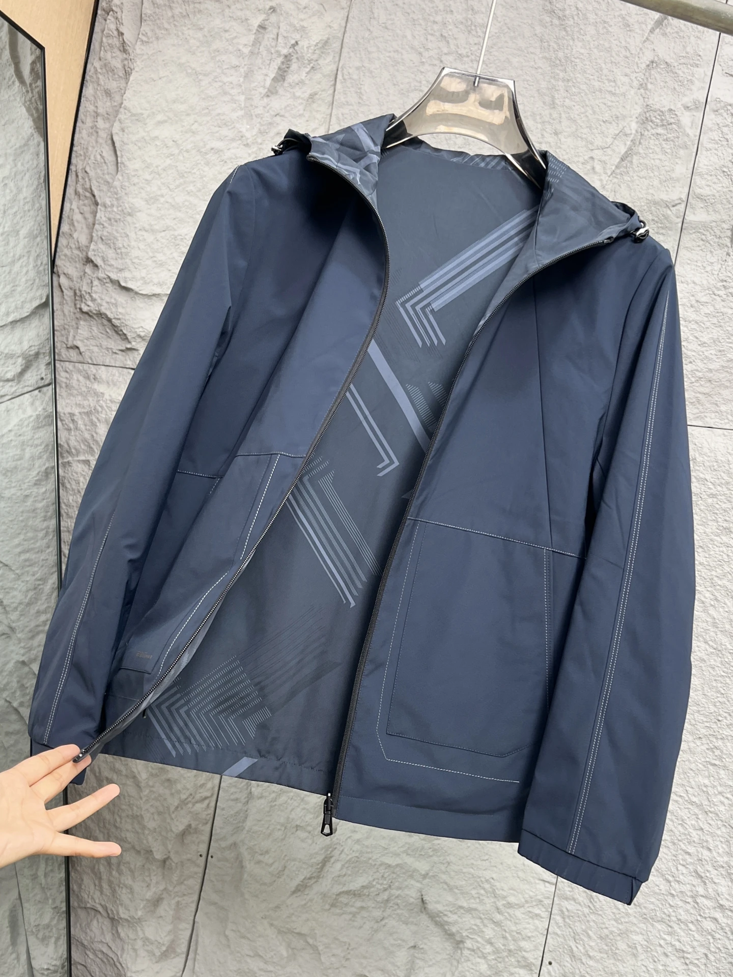 

Double-Sided Wearable Windproof Men's Casual Hooded Sport Jaet Coat Stand Fit Polyester Fiber Long Sve Zipper Closure