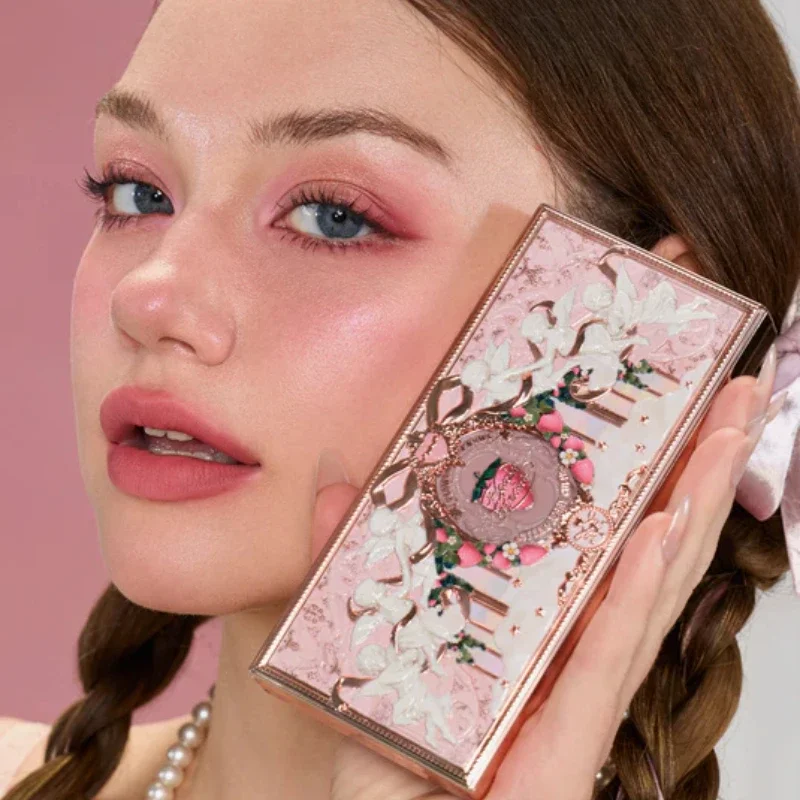 Paleta do makijażu twarzy z motywem truskawkowego Kupidyna: róż, cienie, iluminator, paleta bronzerów w stylu Flower Know Face.