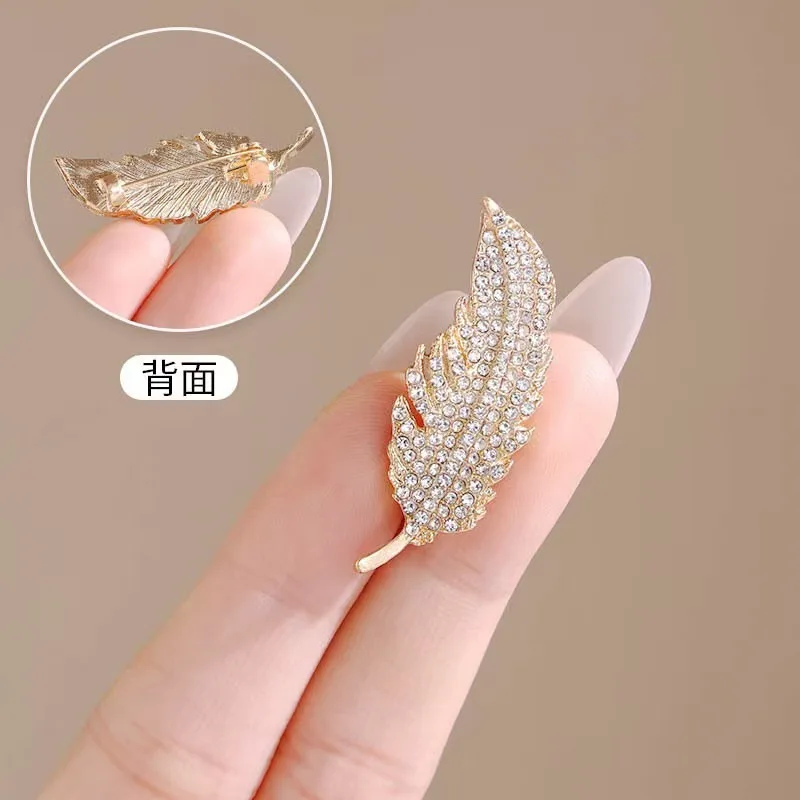 Light Luxury Style Full Diamond Feather Brooch Illuminates Elegant Luxury Dressing  Small Details And Exquisite Accessories