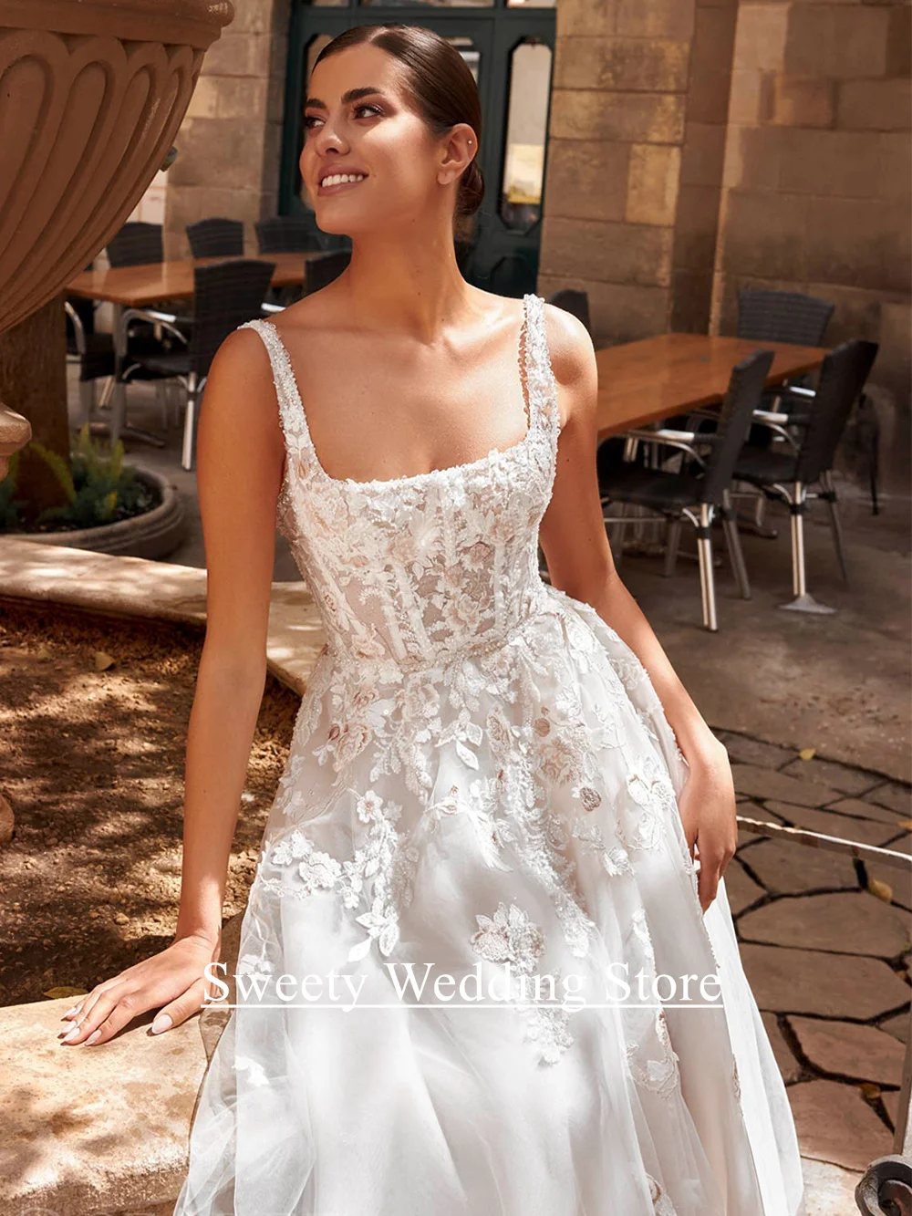 فستان زفاف 2025 مخصص برقبة مربعة بدون أكمام مزين بالخرز على شكل حرف A فستان زفاف بفتحة عالية فساتين العروس