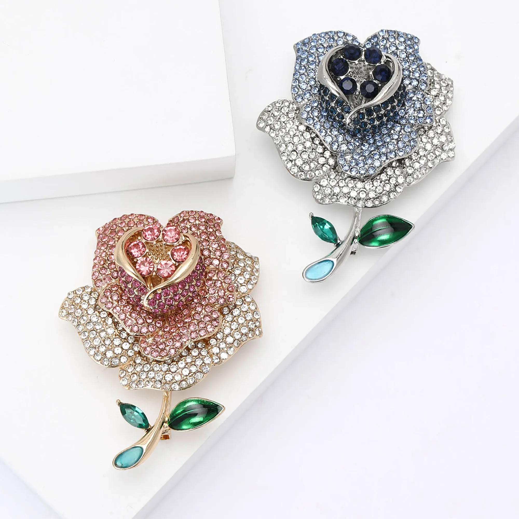 

Valentine's Day Rhinestone Rose Flower Brooches for Women Unisex Plant Pins 2-color Available Banquet Party Accessories Gifts