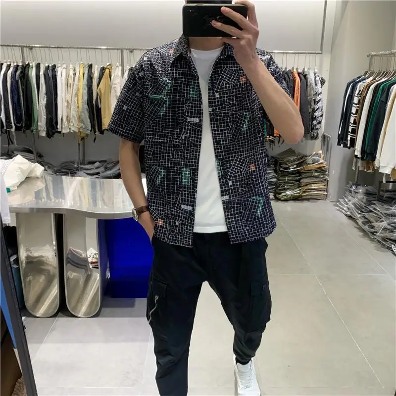 

Летняя мужская повседневная мужская рубашка в клетку с цветными лацканами в корейском стиле, модная красивая свободная рубашка с карманами