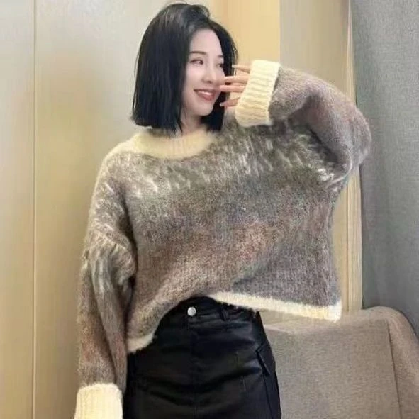 2024 New Gradient Contrasting Unique Short Pullover Sweater for Women Autumn and Winter New Loose Versatile Casual Knitted Top