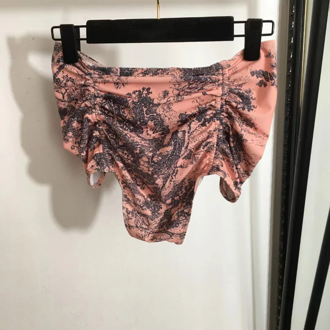 Conjunto de Bikini de marca a la moda para mujer, traje de baño con estampado ajustado de bosque rosa, traje de baño dividido con tirantes, traje de baño de diseño lujoso para mujer con arrugas en la playa